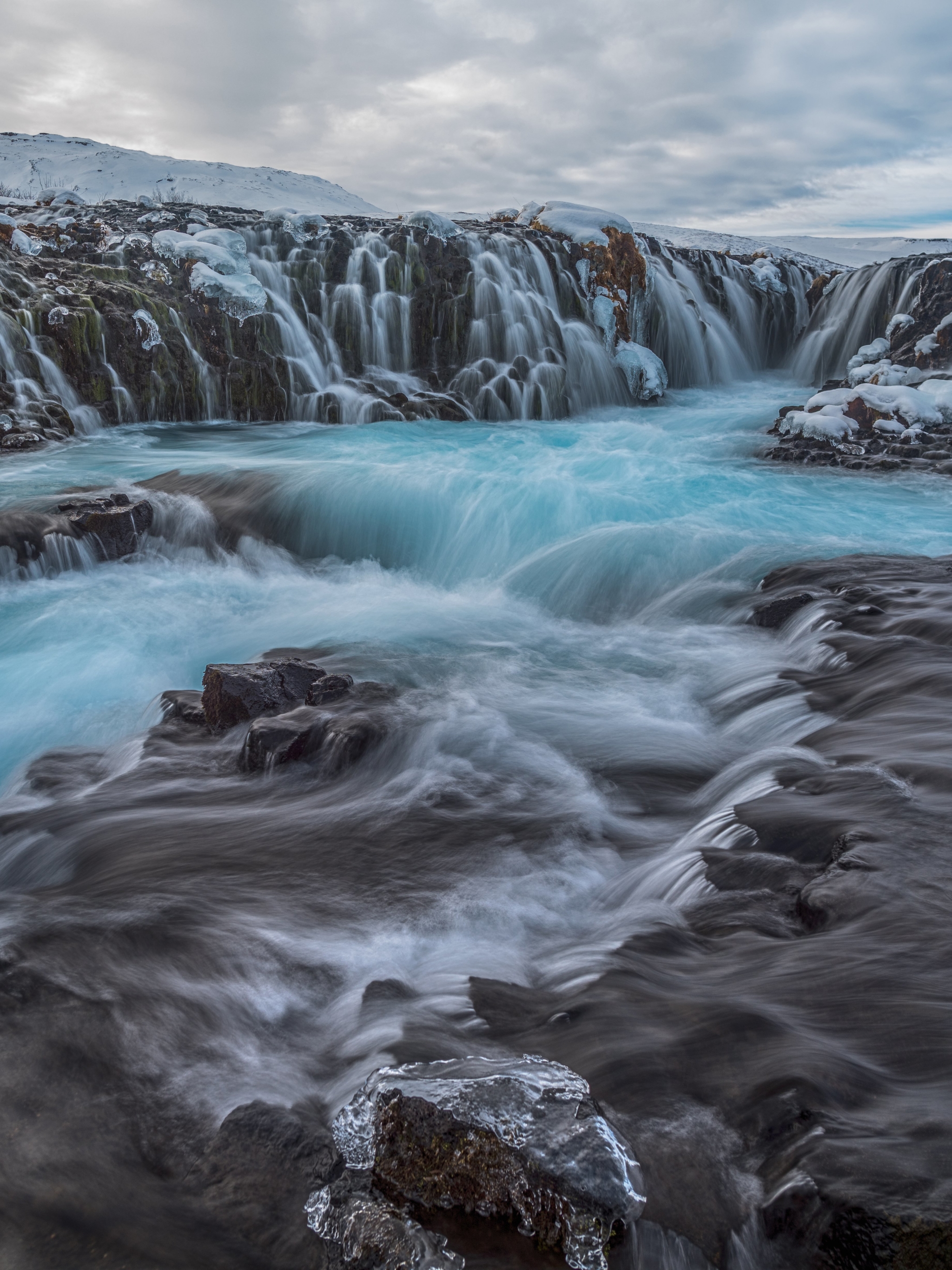 1180777 скачать картинку земля/природа, водопад, природа, снег, замороженный, холодное сердце, исландия, зима, водопад бруарфосс, водопады - обои и заставки бесплатно