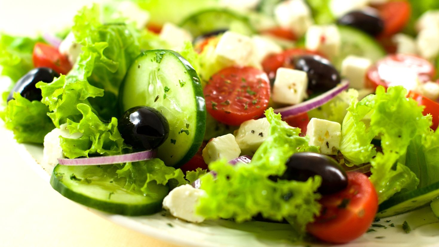 Обед салат овощной. Салат. Греческий салат. Овощной салат. Красивый салат из овощей.