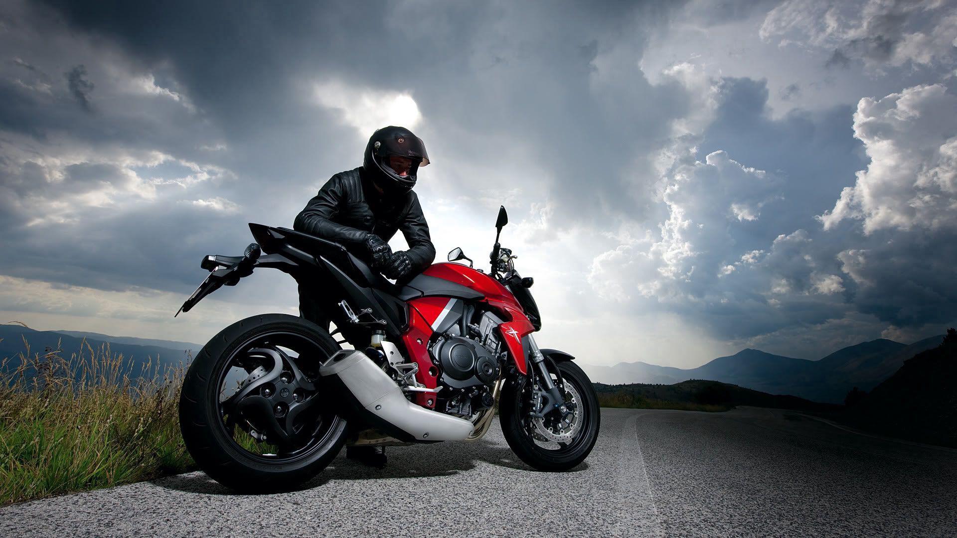 124331 télécharger l'image motocyclette, sky, nuages, moto, route, coureur - fonds d'écran et économiseurs d'écran gratuits
