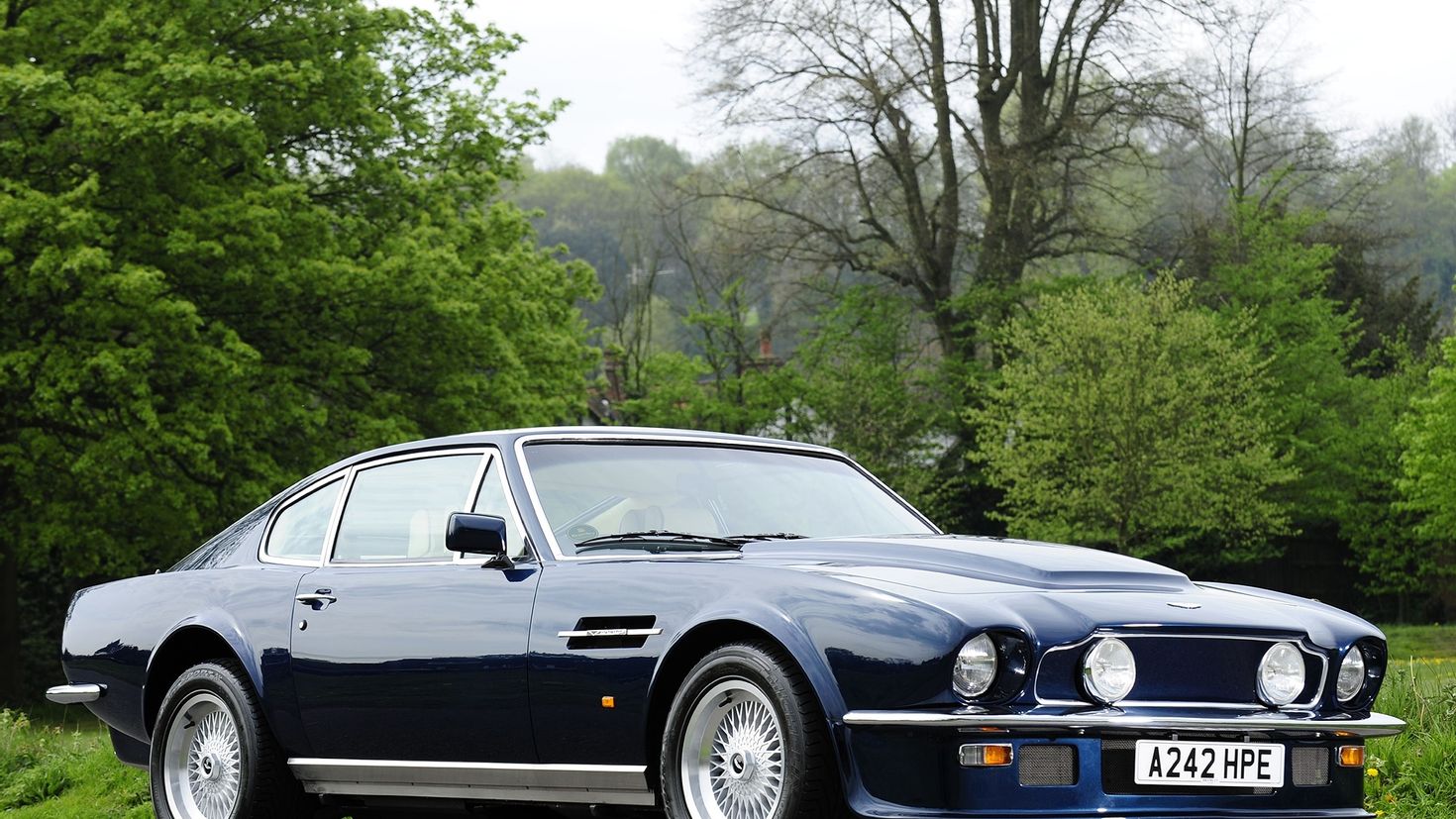 Car's car 5. Aston Martin v8 Vantage 1977. Aston Martin v8. Астон Мартин вантаж 1977. Aston Martin v8 Vantage.