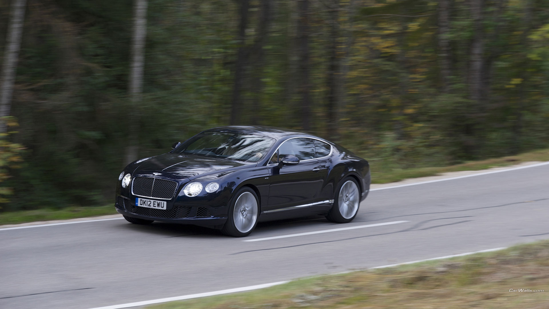 Максимальная скорость бентли. Bentley Continental gt Speed 2022. БМВ Континенталь gt. Bentley обои. Bentley Continental 2018 ночью.