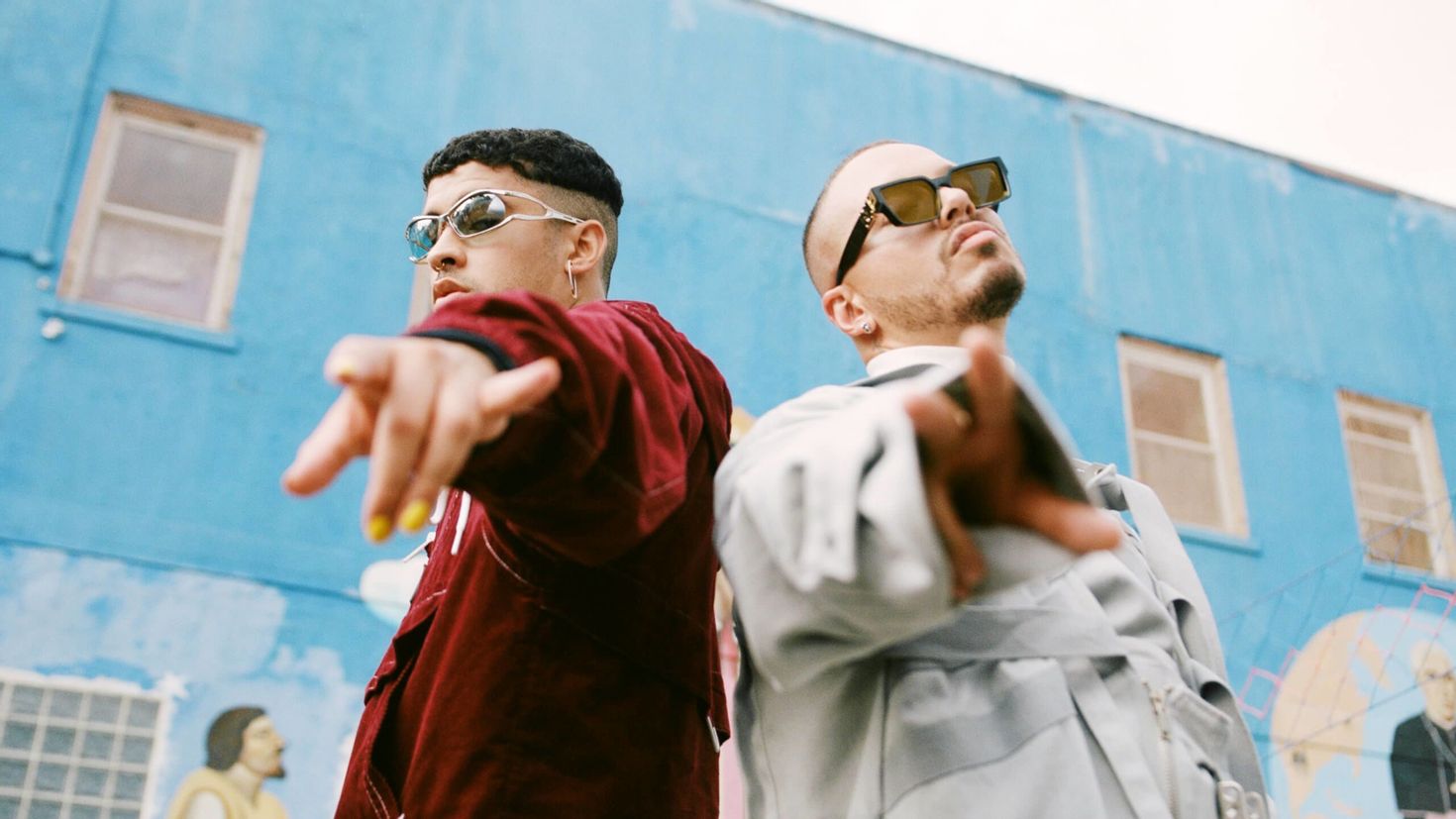 Плохие песни. J Balvin Bad Bunny. Bad Bunny 2022. J. Balvin, Bad Bunny - que pretendes. Bad Bunny and j. Balvin - Mojaita.