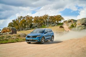 Скачать обои Подключаемый Гибрид Kia Sorento на телефон бесплатно