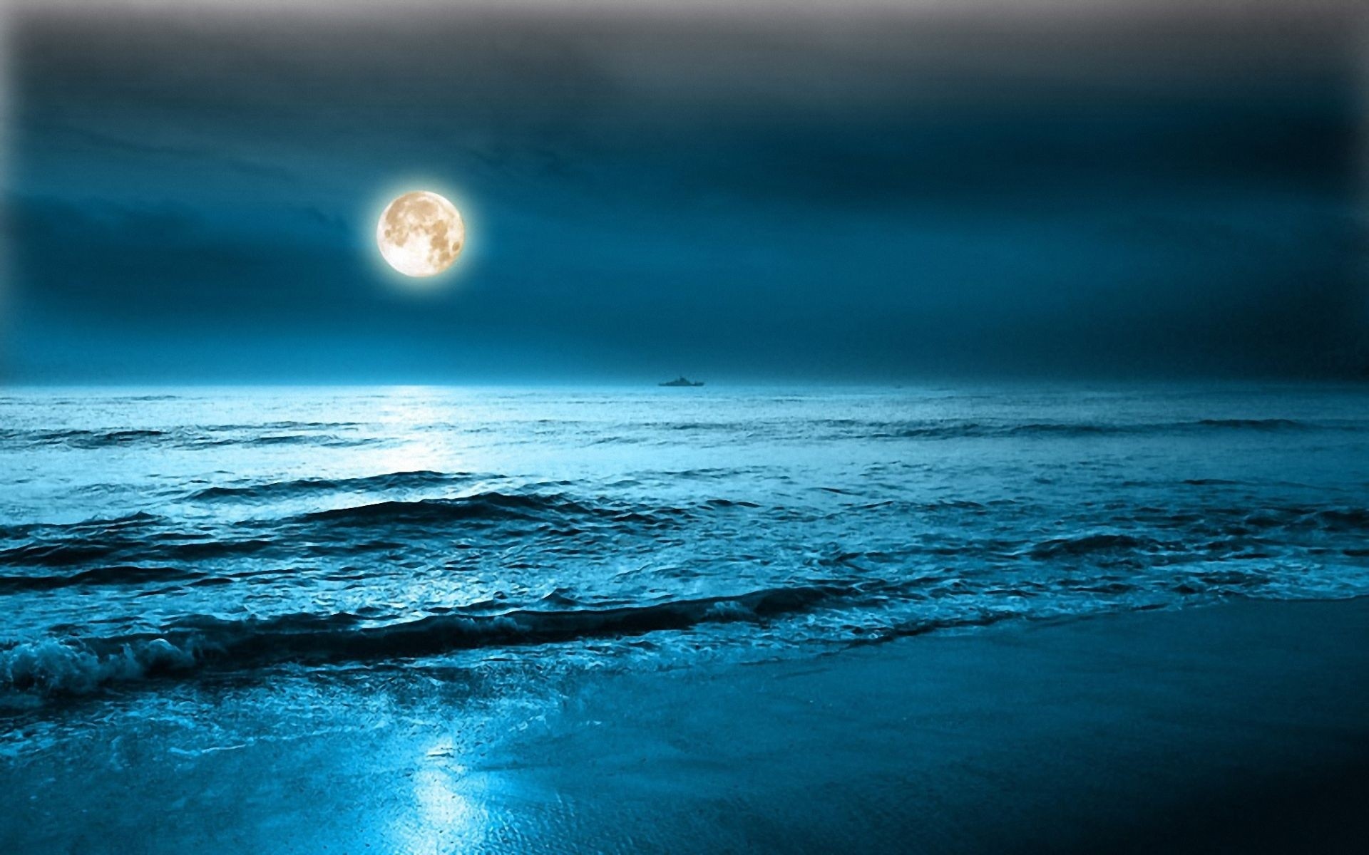 ночной вид на море