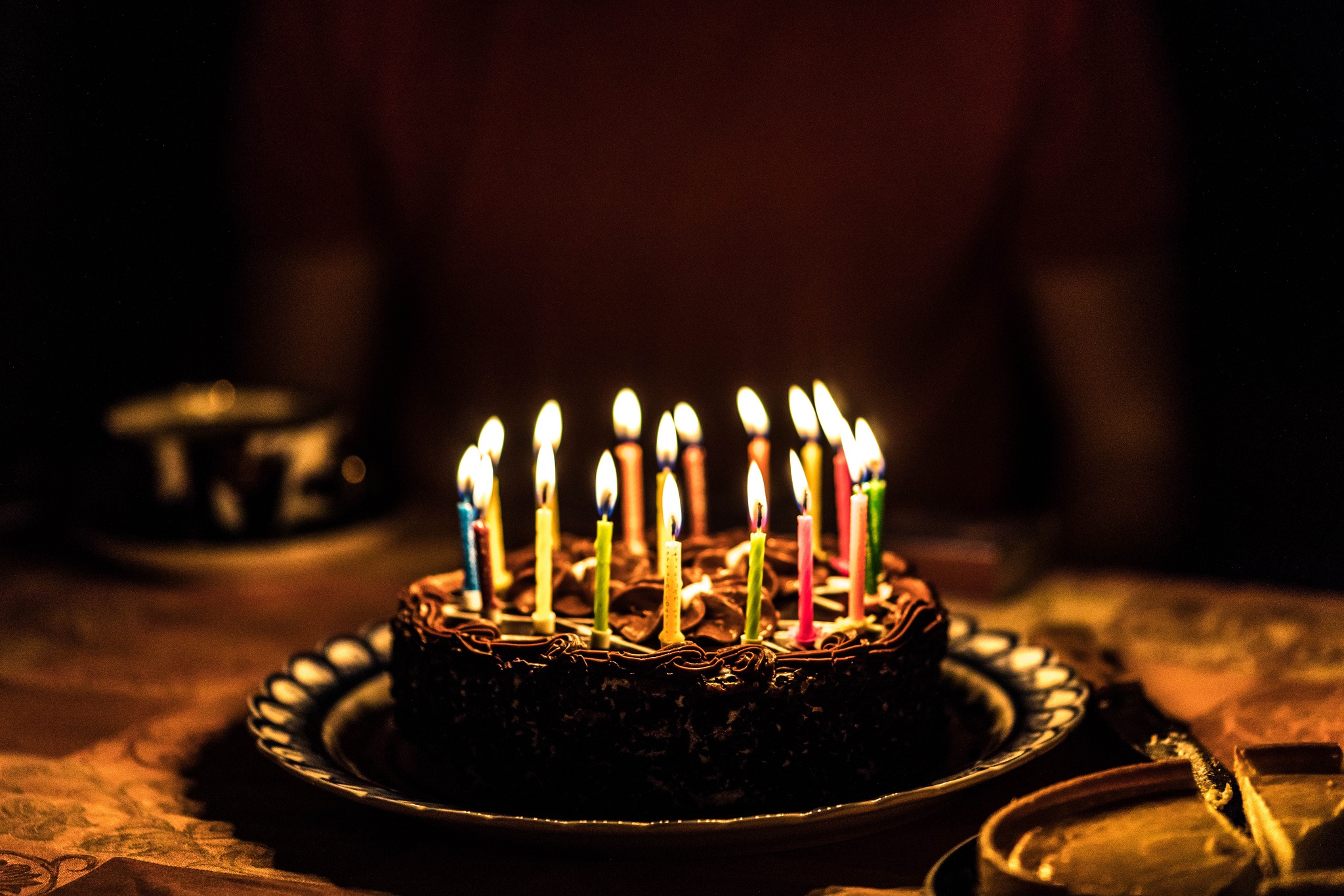 820363 скачать картинку день рождения, праздничные, торт, свеча, пламя - обои и заставки бесплатно