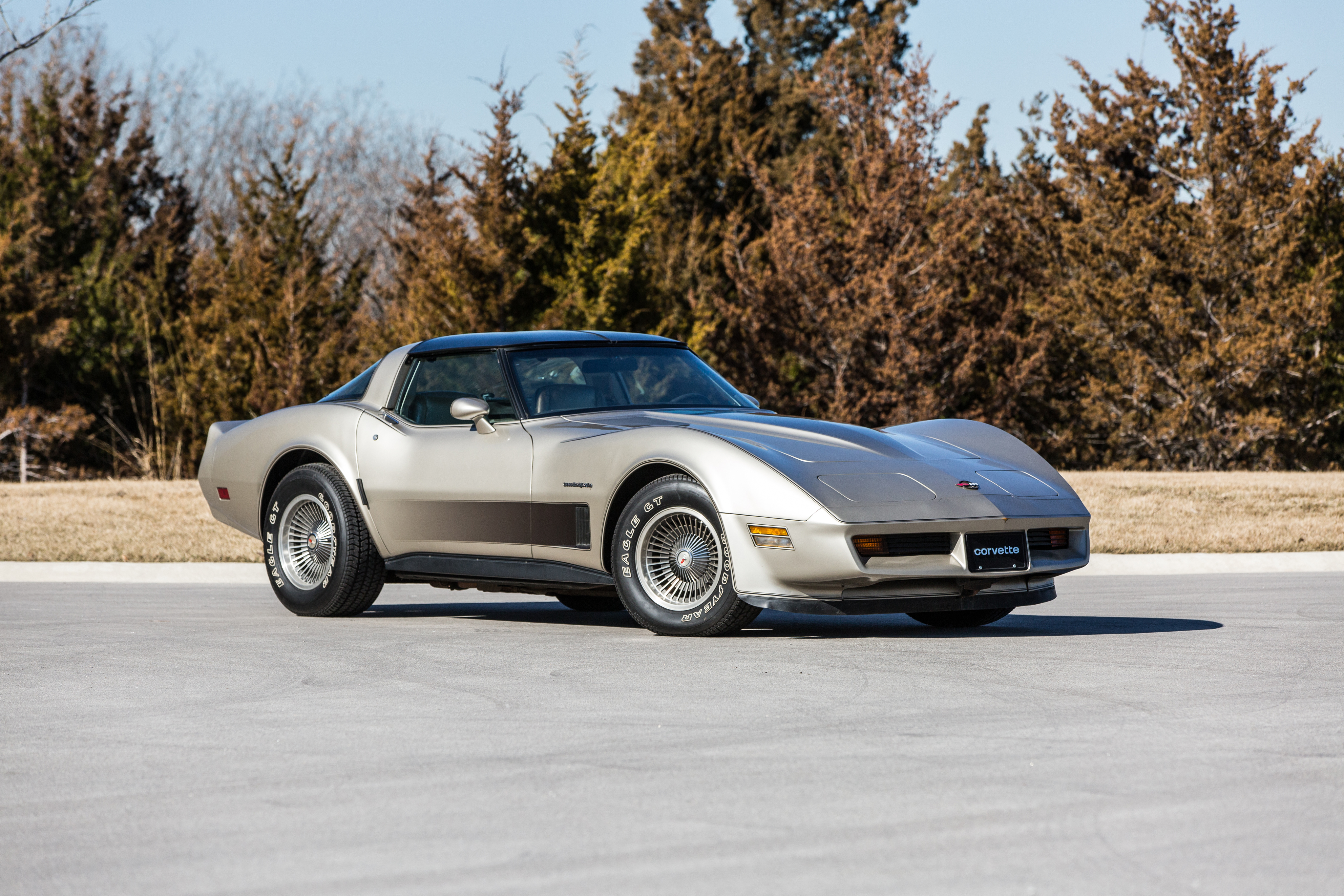 156059 免費下載壁紙 汽车, 雪佛兰, 侧面图, 从一个视图到另一个, 克尔维特, corvette, 1982年, 1982 屏保和圖片