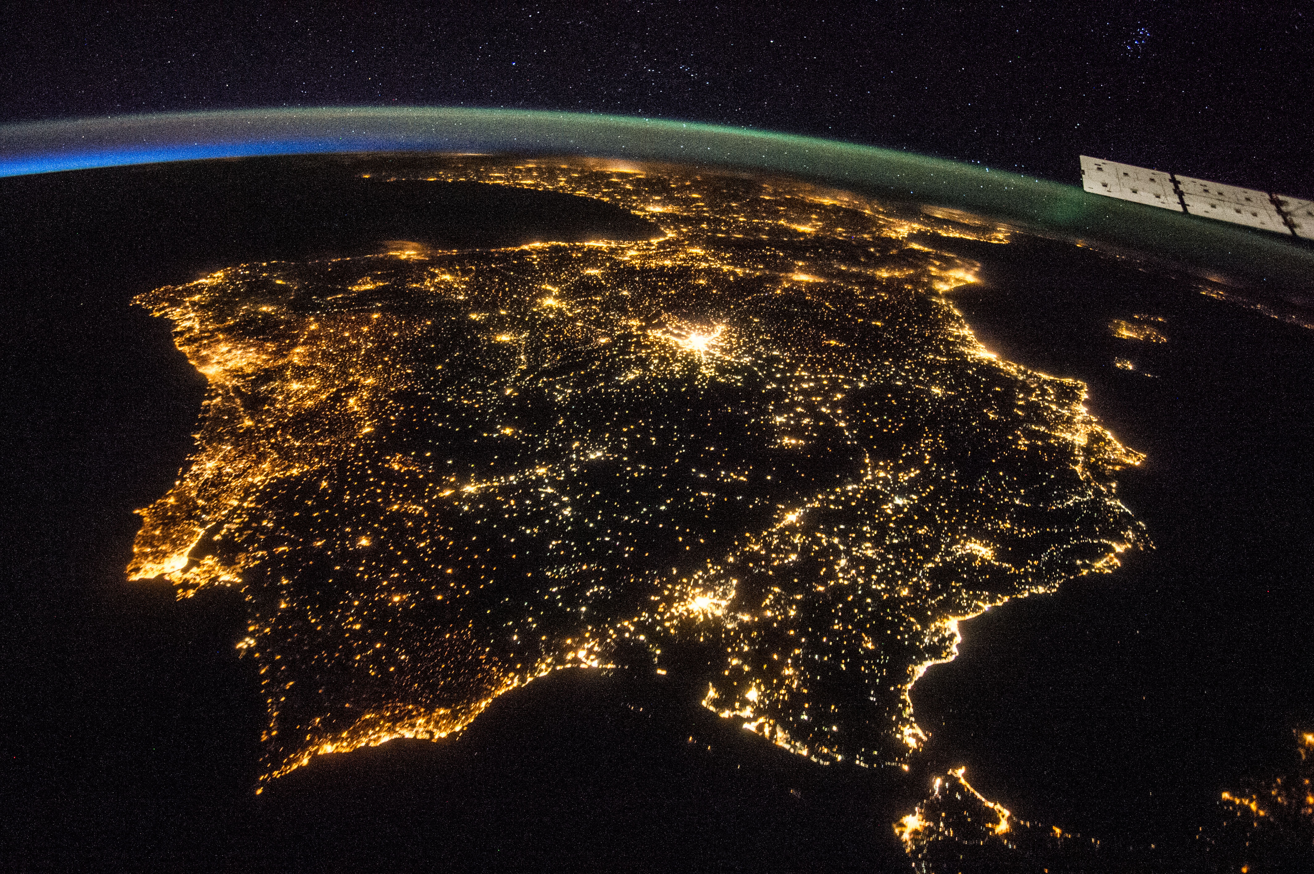 685604壁紙のダウンロード地球, 宇宙から, アンドラ, イベリア半島, nasa, 夜, ポルトガル, スペイン-スクリーンセーバーと写真を無料で