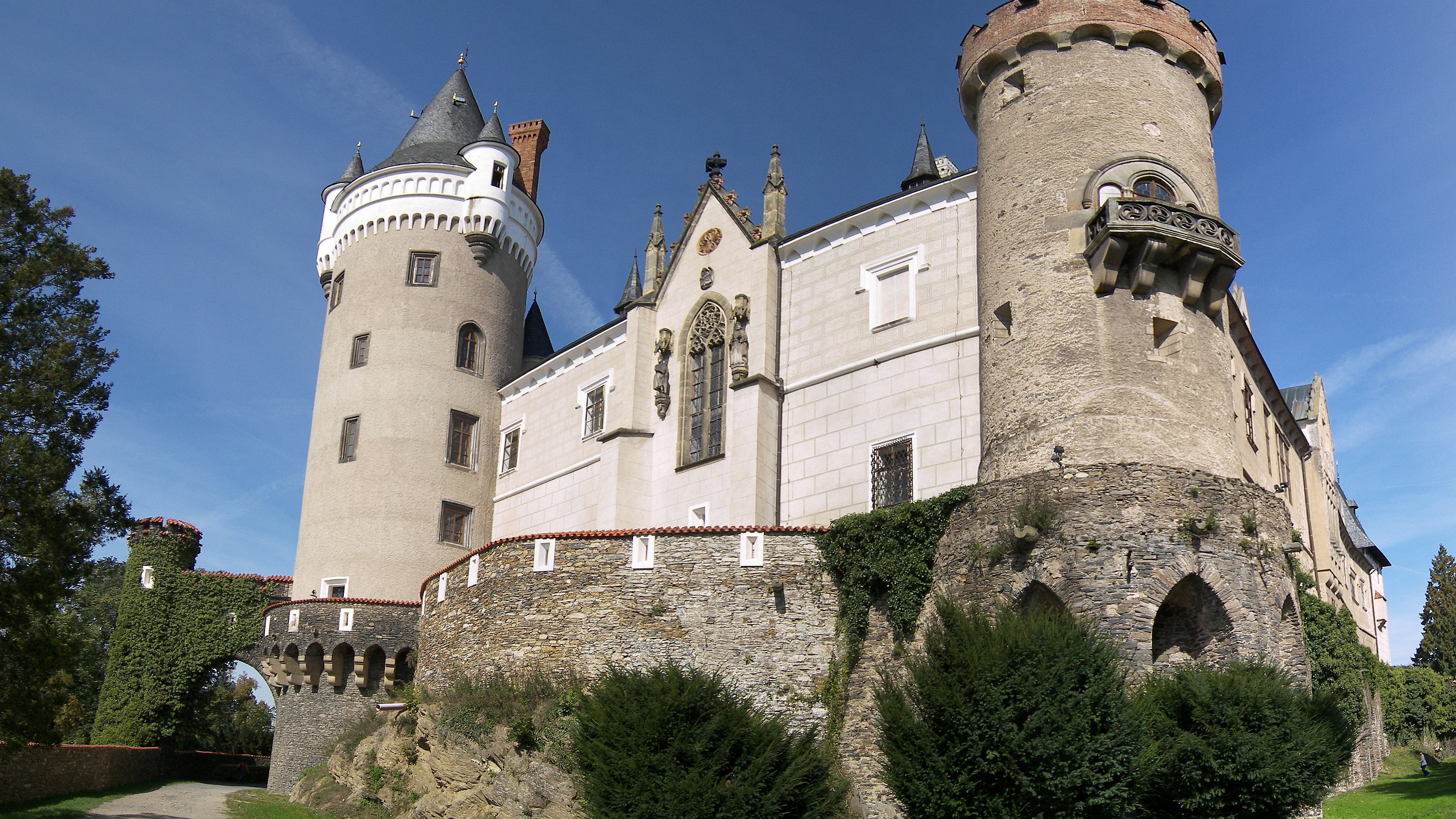 Замок средние. Замок Жлебы Чехия. Замок Жлебы (Zleby Castle). Замок Кастл Чехия. Замок феодала Франция.