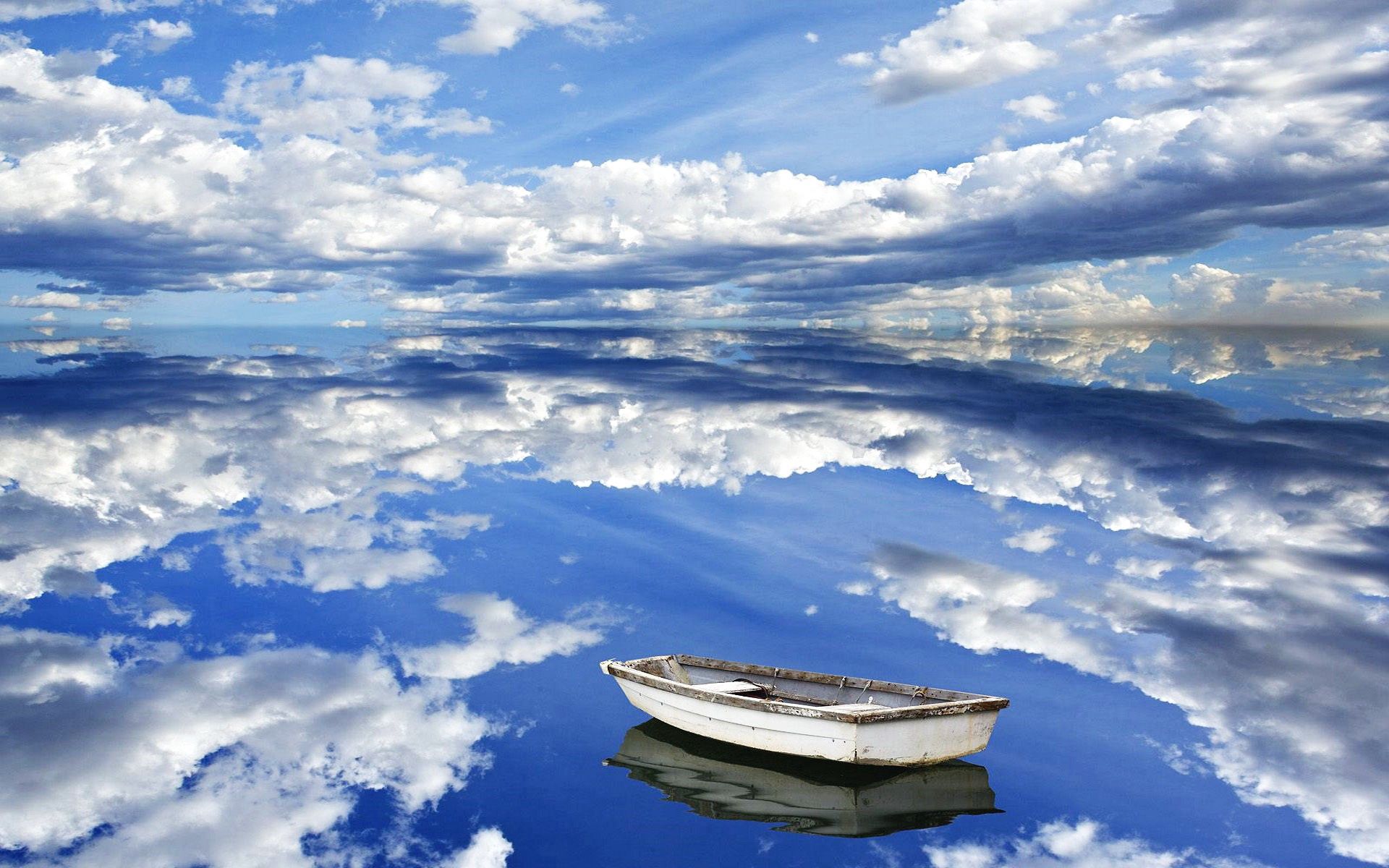 145201 descargar fondo de pantalla naturaleza, cielo, nubes, reflexión, un barco, bote, reflexiones: protectores de pantalla e imágenes gratis