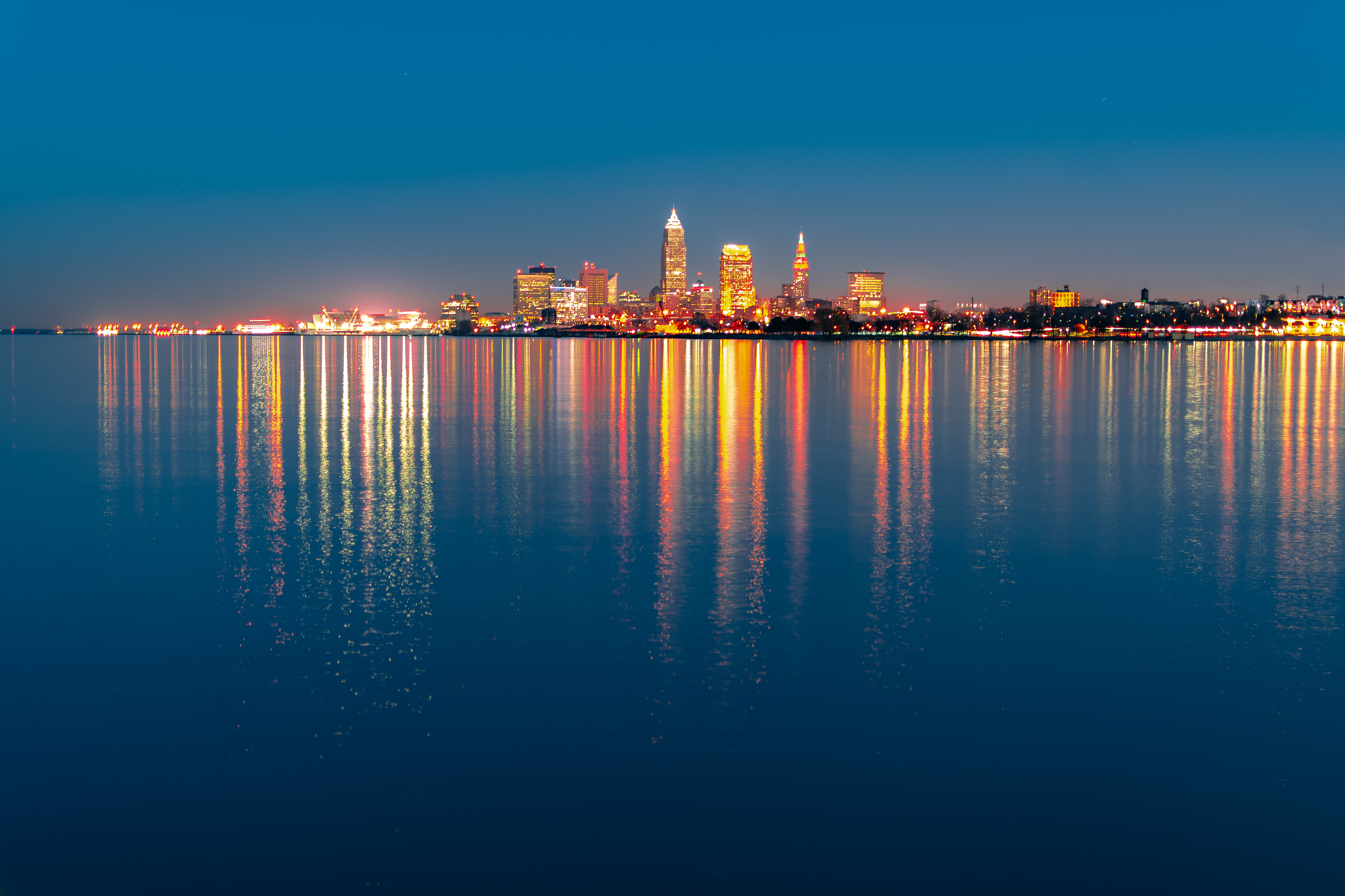 在您的 PC 桌面上免費下載 城市, 支撑, 海岸, 夜城, 城市的灯光, 城市之光, 全景, 全景图, 俄亥俄州, 克利夫兰 圖片