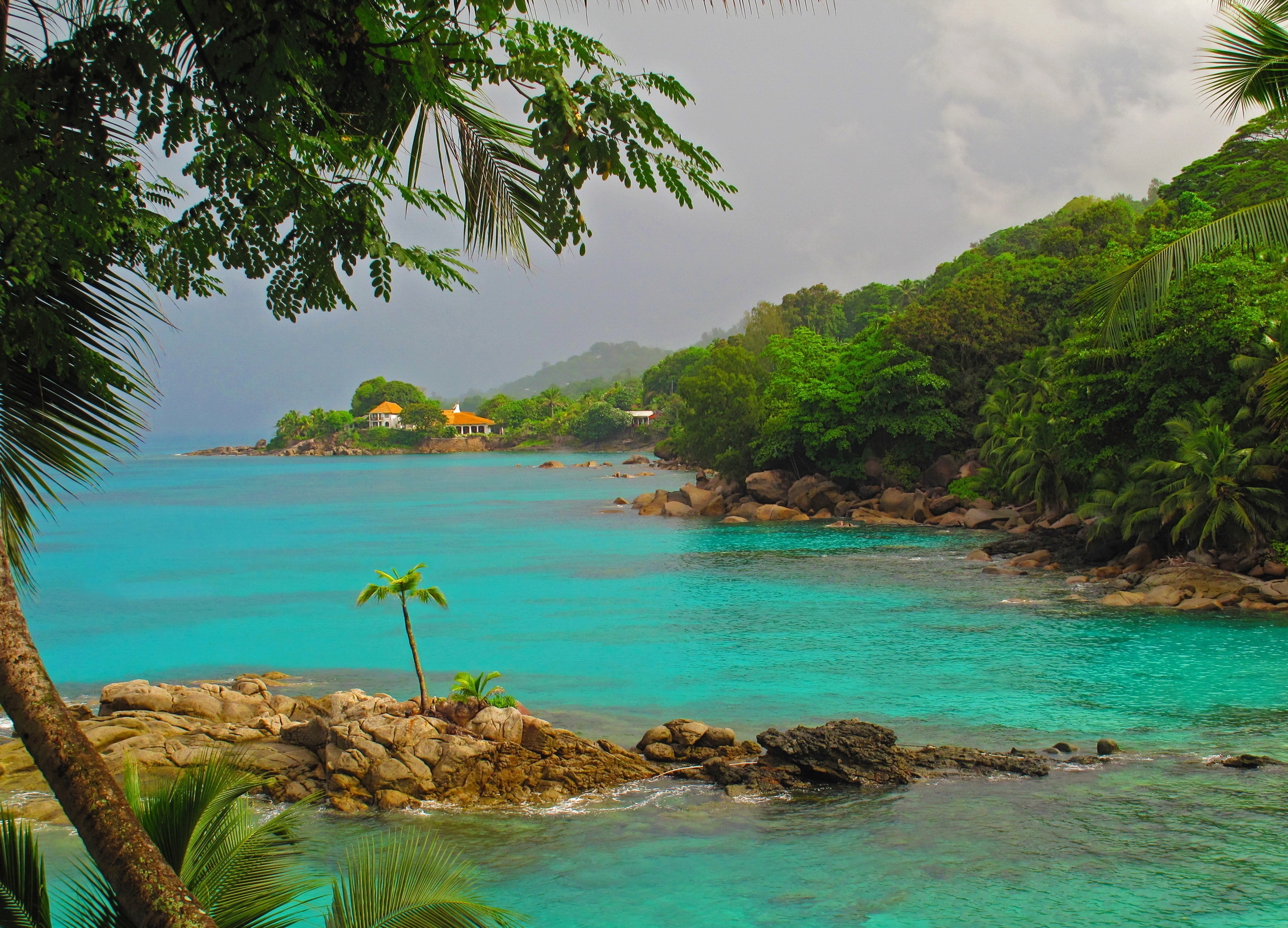 mountains, sea, island, tropics, nature Smartphone Background