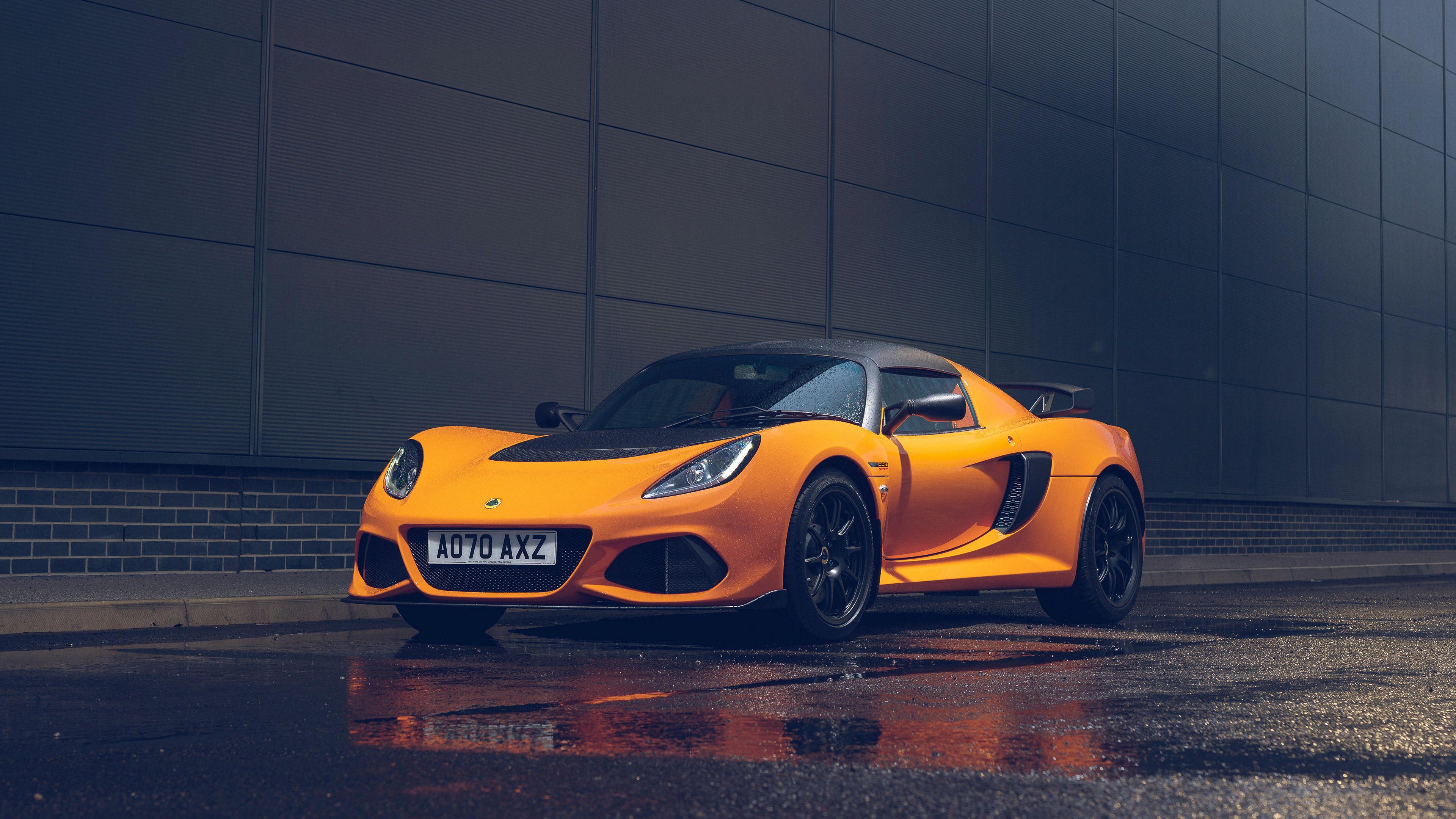 Машина Lotus exige