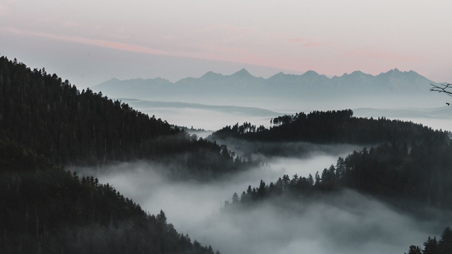 Горы Скандинавии в тумане