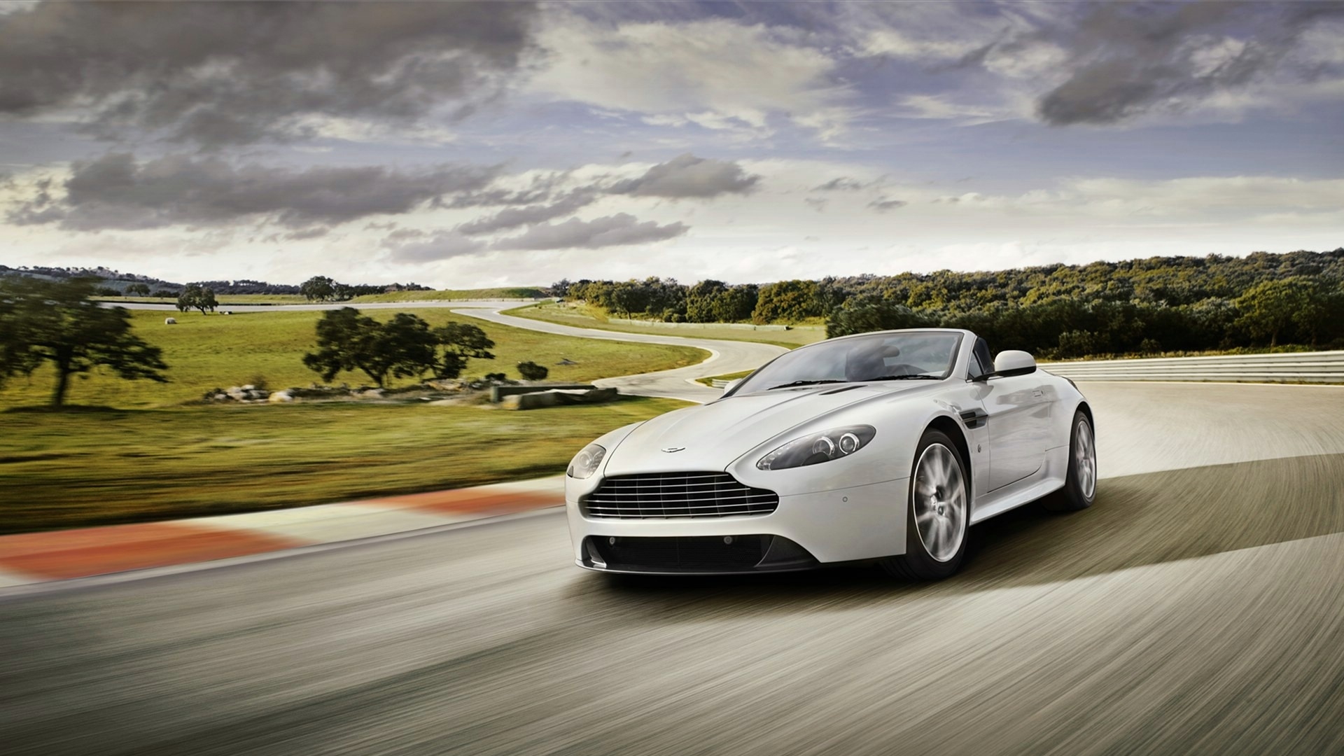 Download mobile wallpaper Aston Martin, Aston Martin V8 Vantage, Vehicles for free.