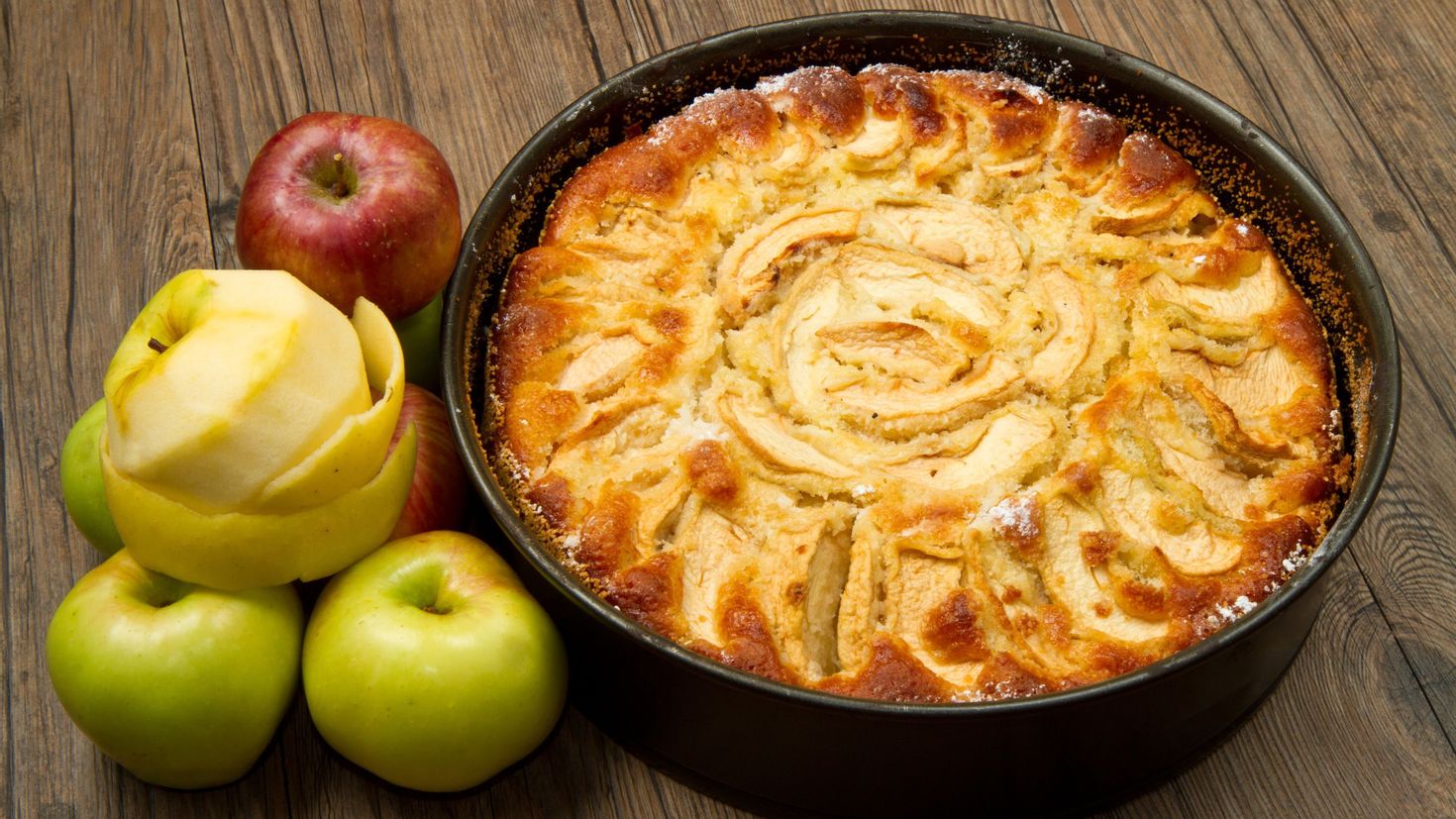 Готовить еду пирог. Шарлот яблочный. Пирог шарлотка с капустой. Яблочный пирог рецепт шарлотка.