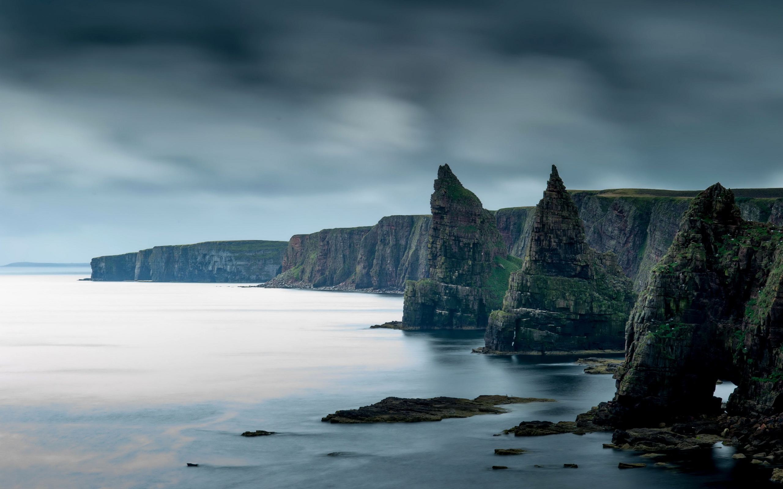 Black cliffs. Кейтнесс Шотландия. Шотландия Утес. Duncansby Stacks Шотландия. Скандинавия Шотландия.