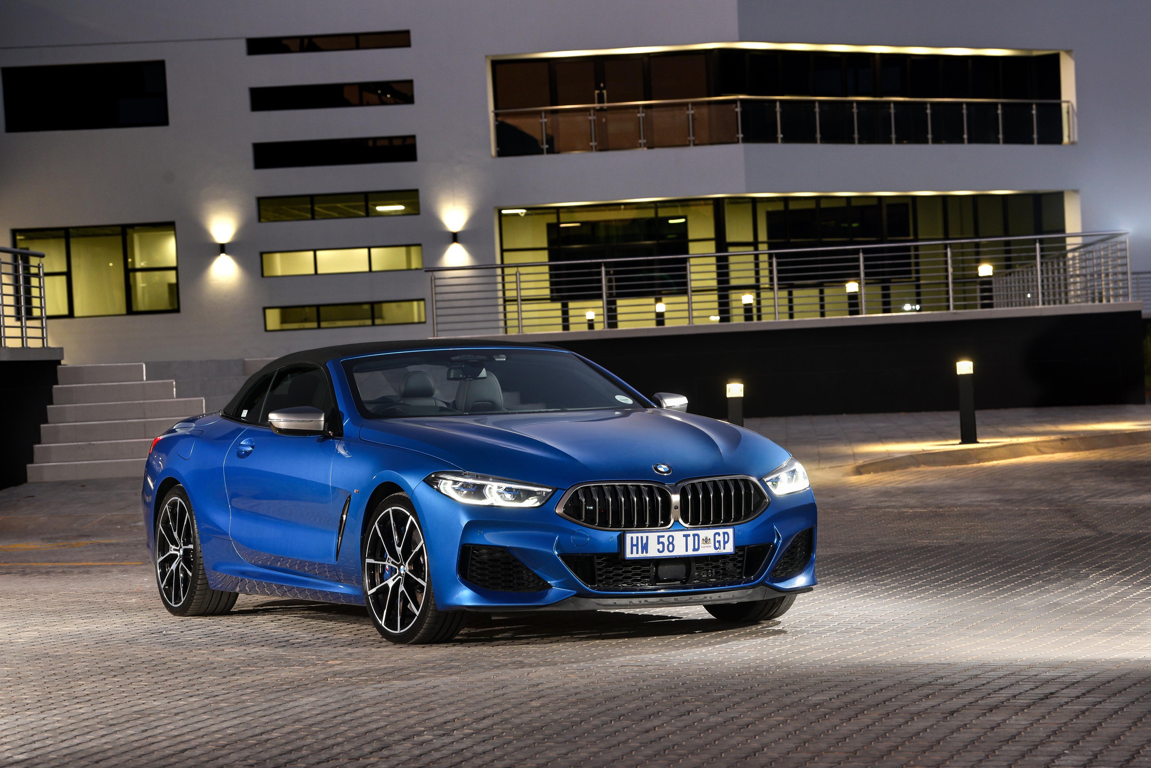 Последний голубой. BMW m850i XDRIVE. BMW 850i XDRIVE. BMW m850i XDRIVE Cabrio. BMW m850i XDRIVE 2019.