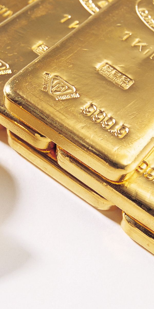 Установить том золотой. Слиток золотой. Инвестиционные слитки. Слитки золота и деньги. Обои золото.