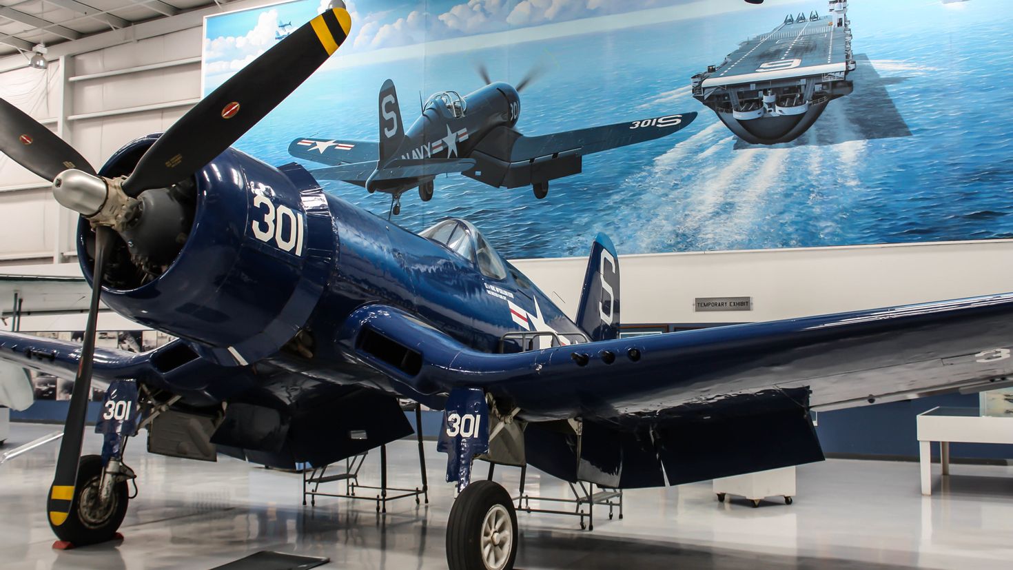 F u 4. Corsair f4u самолет. Vought f4u Corsair. Самолет Корсар f4u. F4u-4 Corsair.