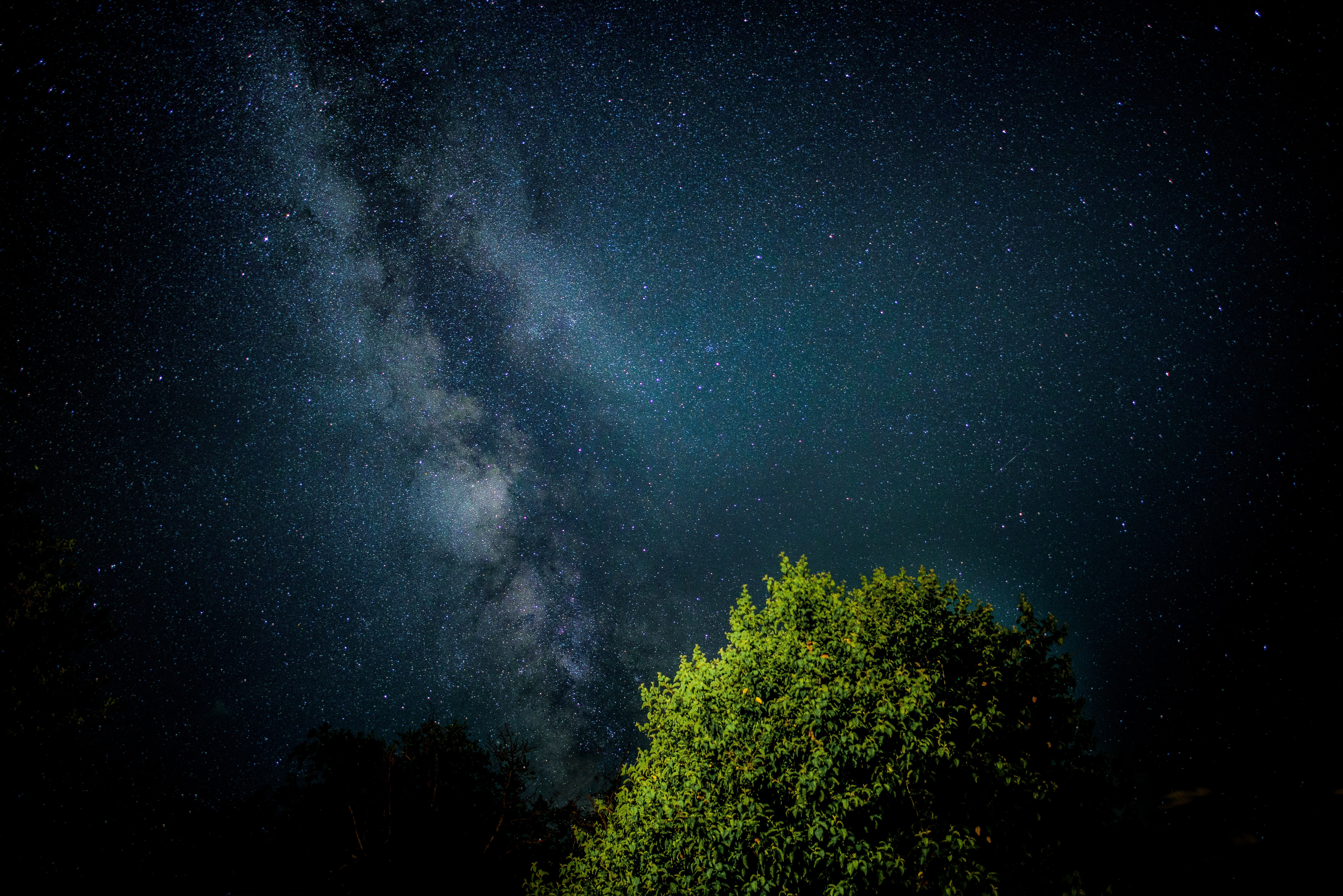 141003 скачать картинку звездное небо, ночь, природа, сияние - обои и заставки бесплатно