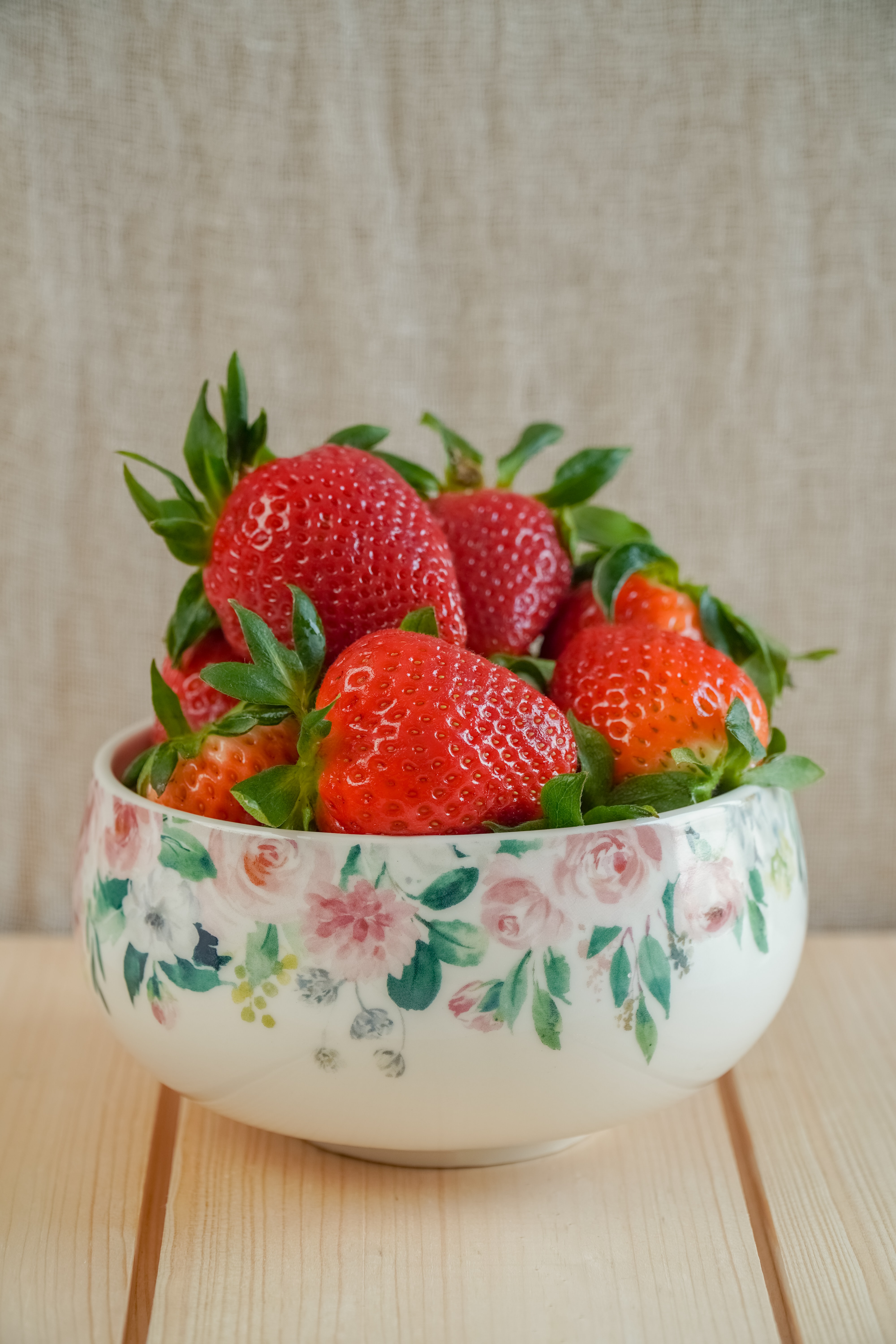 Download mobile wallpaper Bowl, Food, Berries, Strawberry, Fruits for free.