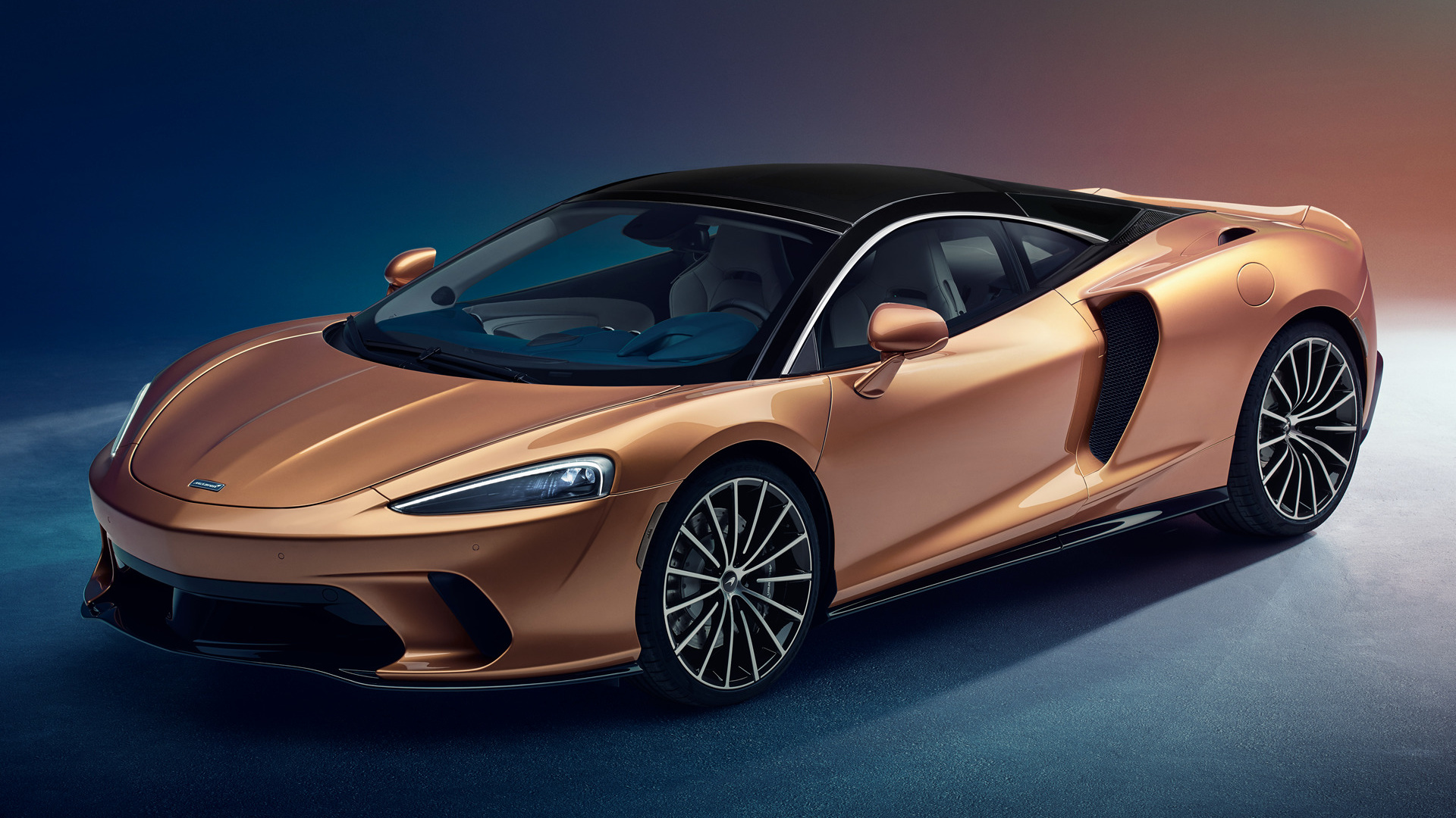 MCLAREN 720 спереди