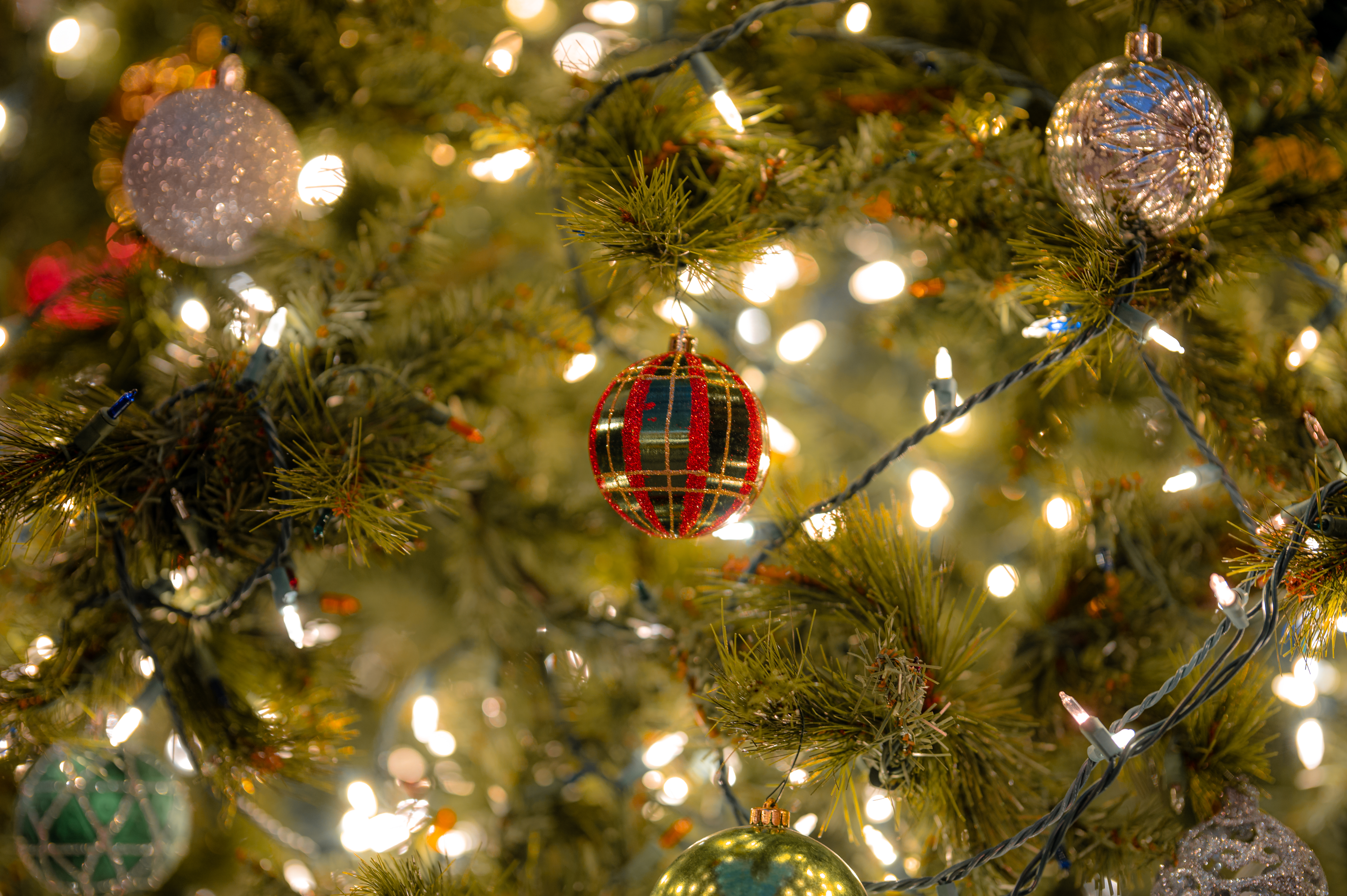 christmas tree, garland, holidays, new year, decorations, christmas, balls, garlands 2160p