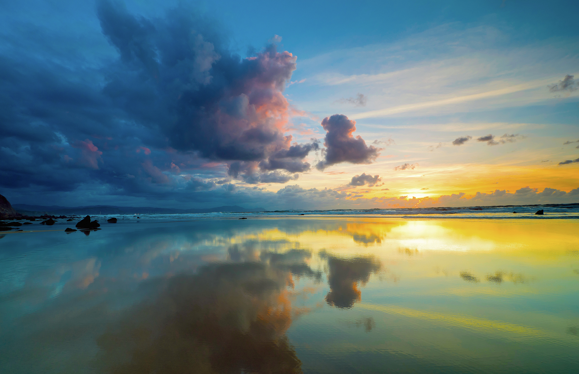 More reflections. Отражение неба в море. Отражение солнца в море. Отражение облаков в воде. Море небо облака.