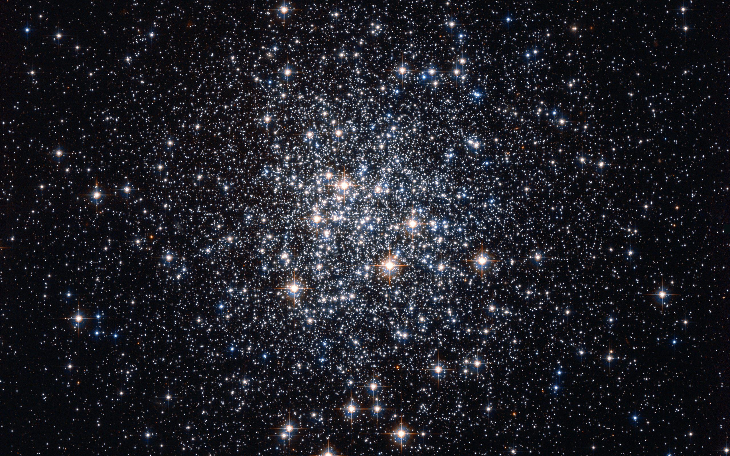 Звездные картинки. Galaxy Cluster Abell 2744. Большое Магелланово облако Хаббл. Сверхскопление геркулеса. Молодое шаровое скопление в галактике Магелланово облако.
