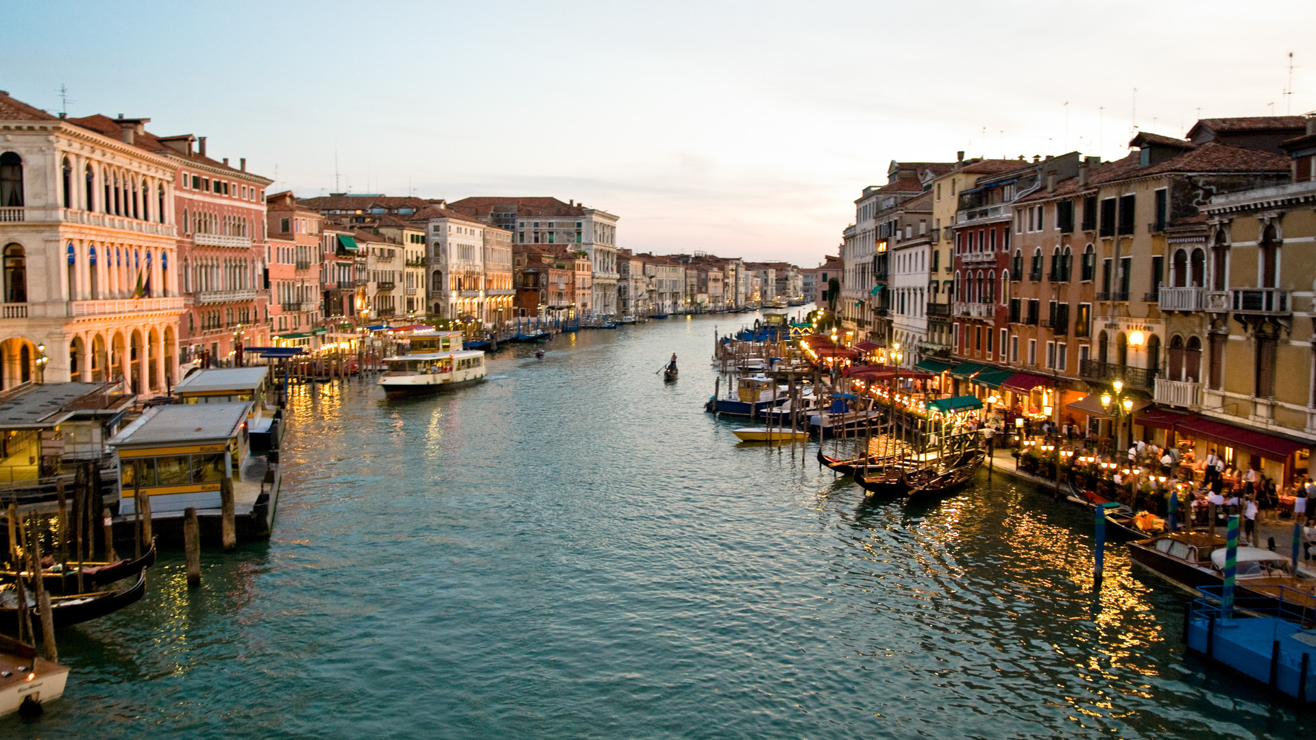 Скачать картинку Венеция, Города, Река, Пейзаж в телефон бесплатно.
