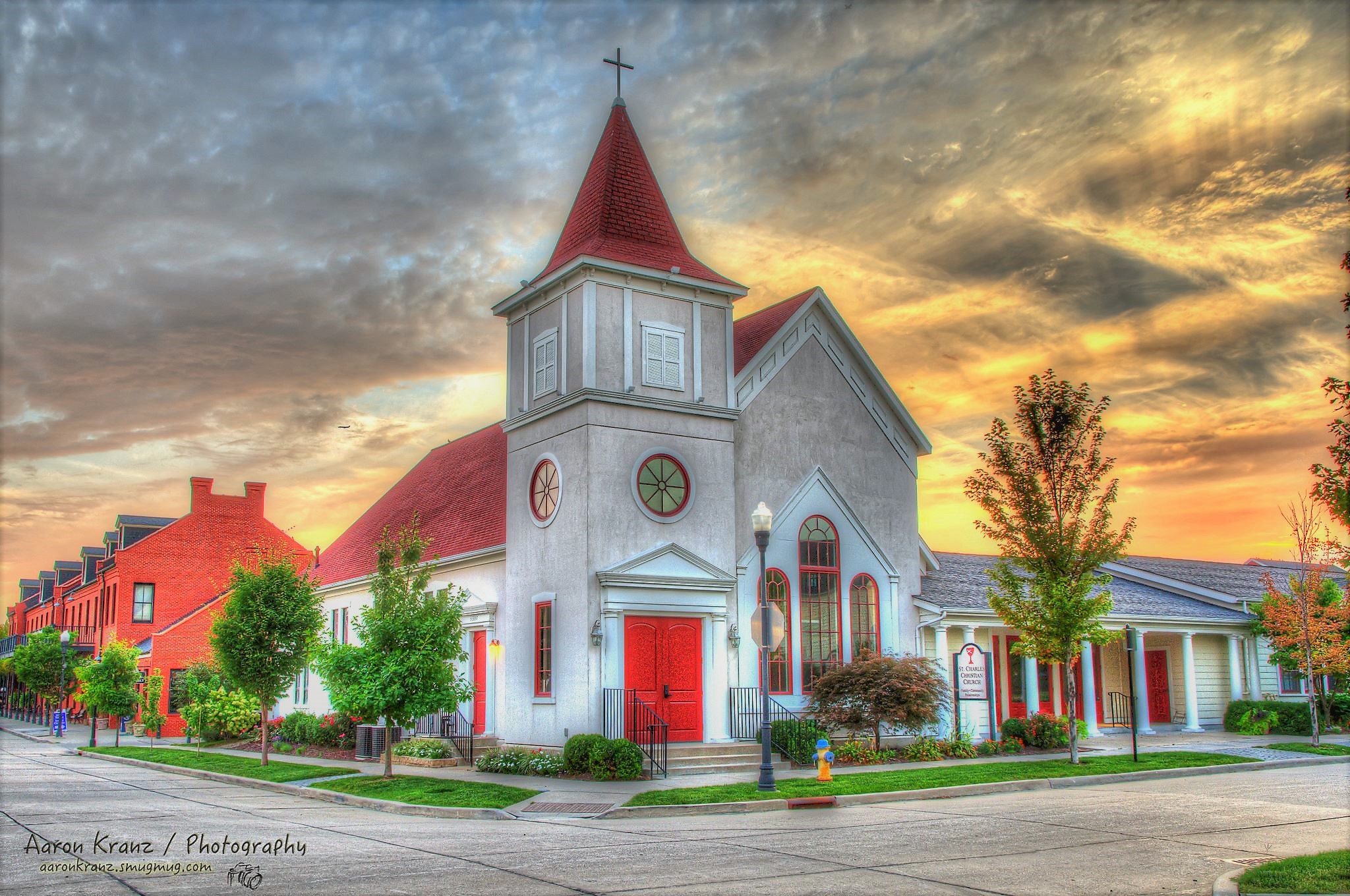 Christian churches. Католический храм обои. Храмы США. Католические домики. Обои католический костел.