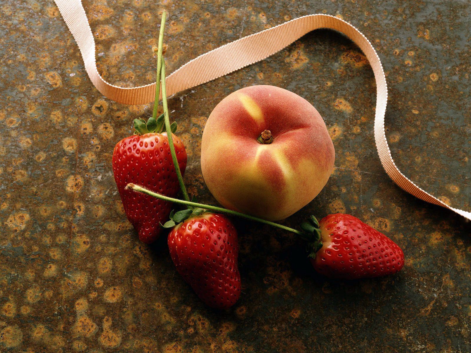 Laden Sie das Lebensmittel, Berries, Pfirsich, Erdbeere-Bild kostenlos auf Ihren PC-Desktop herunter