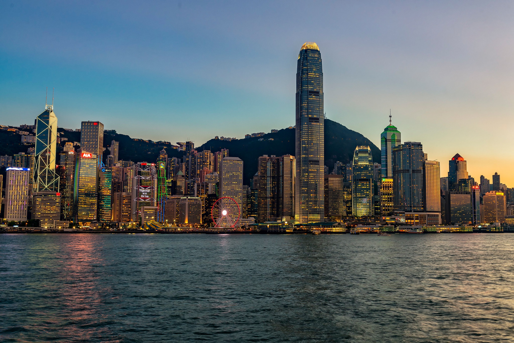 Городской вид. Гонконг. Гонконг фото. Китай небоскребы на побережье. Гонконг фото города.
