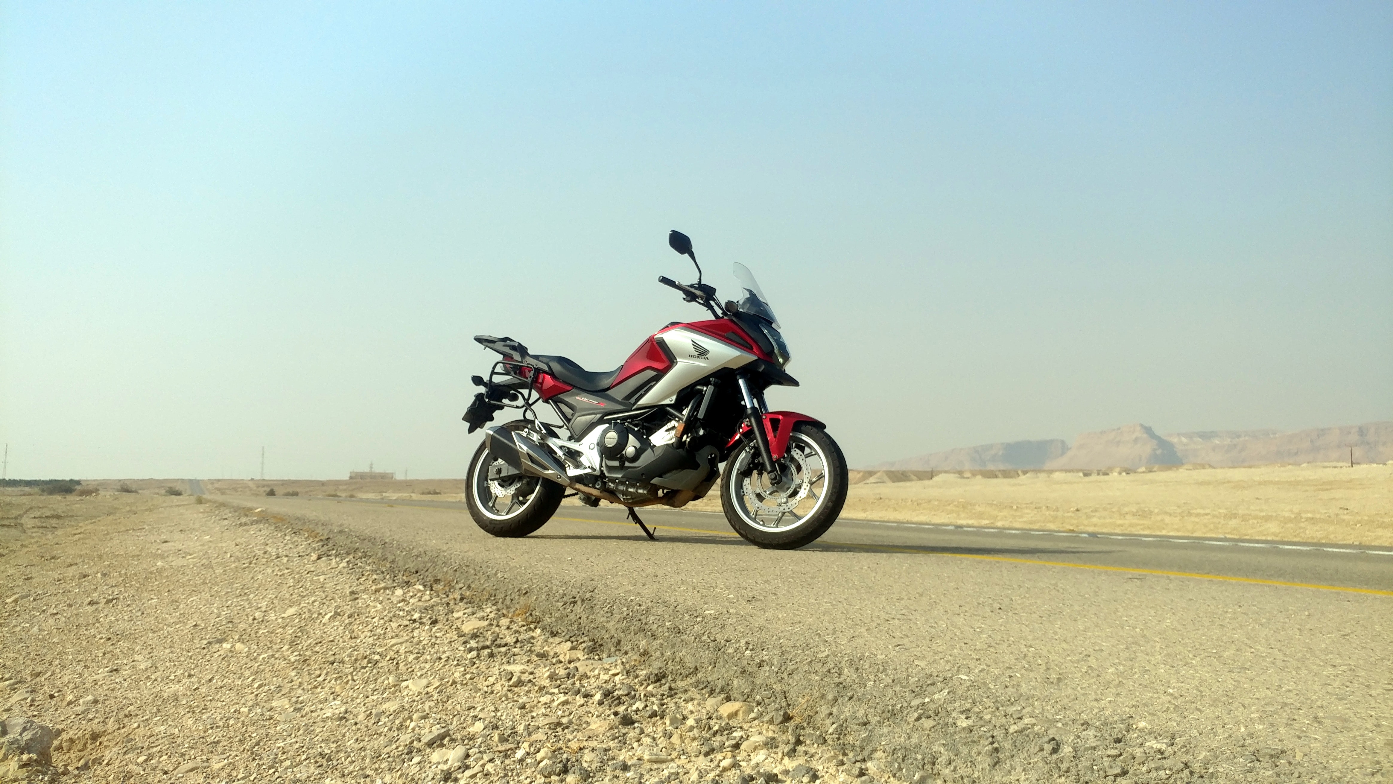 133355 descargar imagen motocicleta, honda, motocicletas, camino, vista lateral, perfil, bicicleta: fondos de pantalla y protectores de pantalla gratis