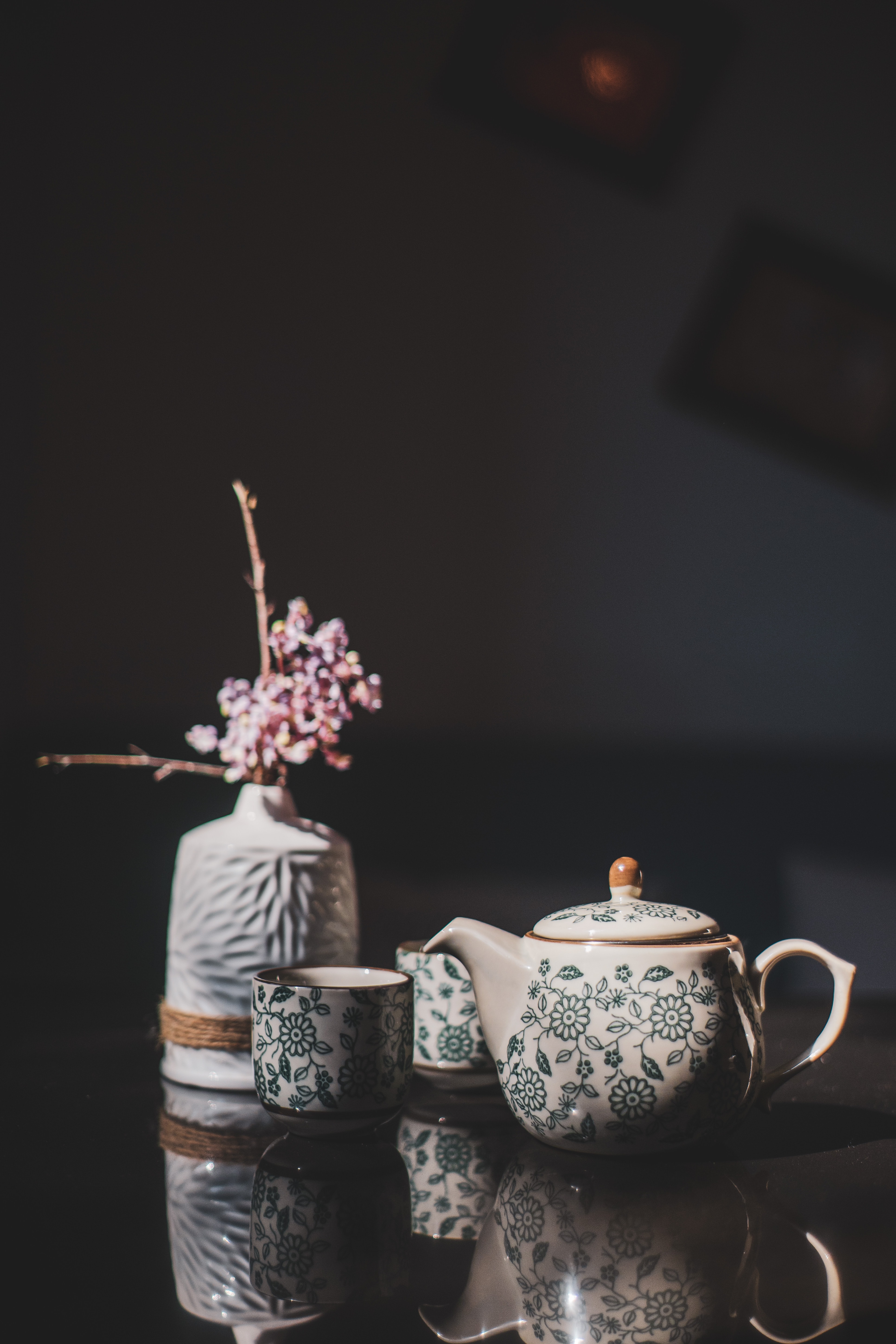 decor, teapot, flowers, cups, miscellanea, miscellaneous, vase, kettle