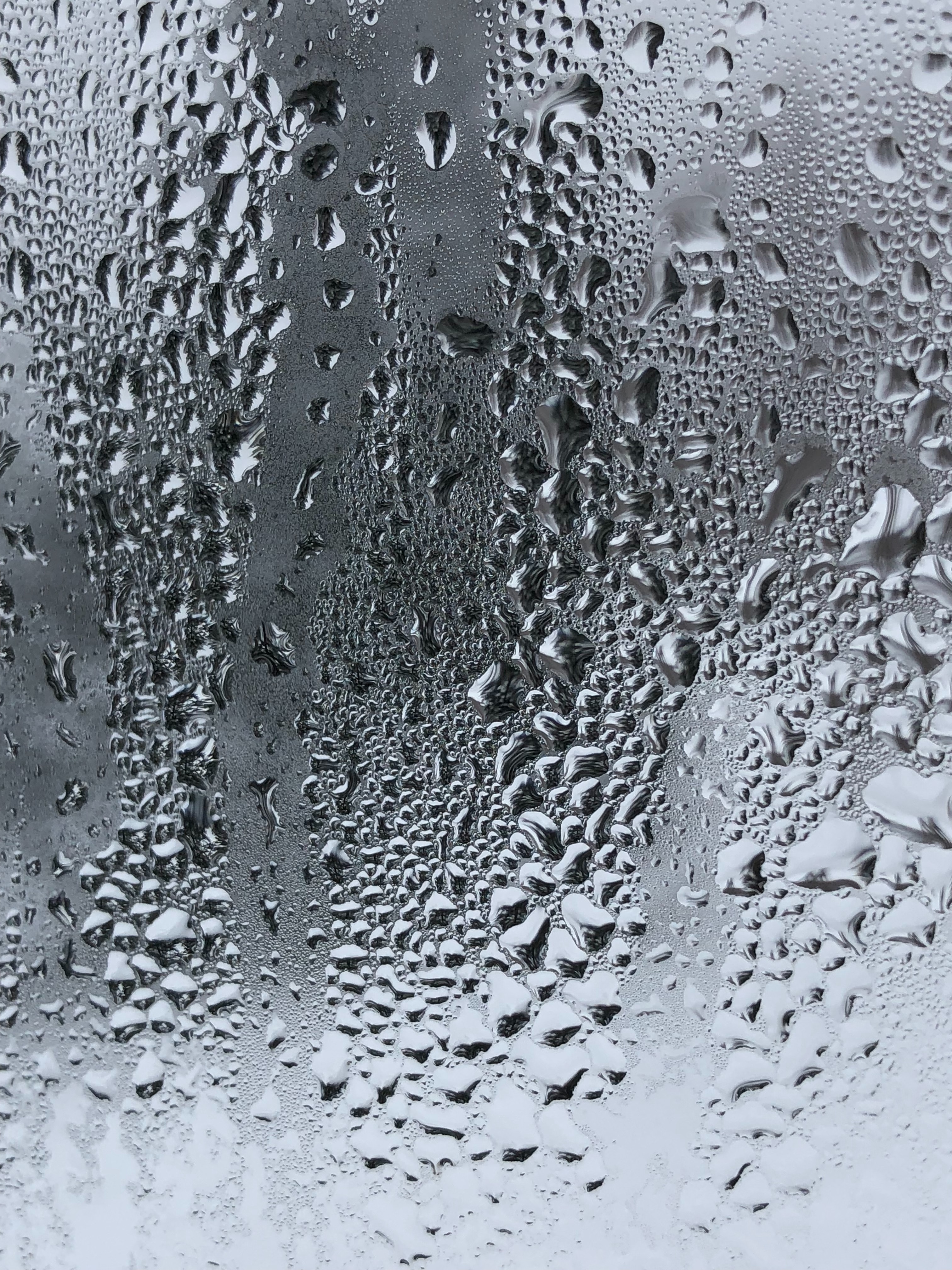 Капли дождя на стекле