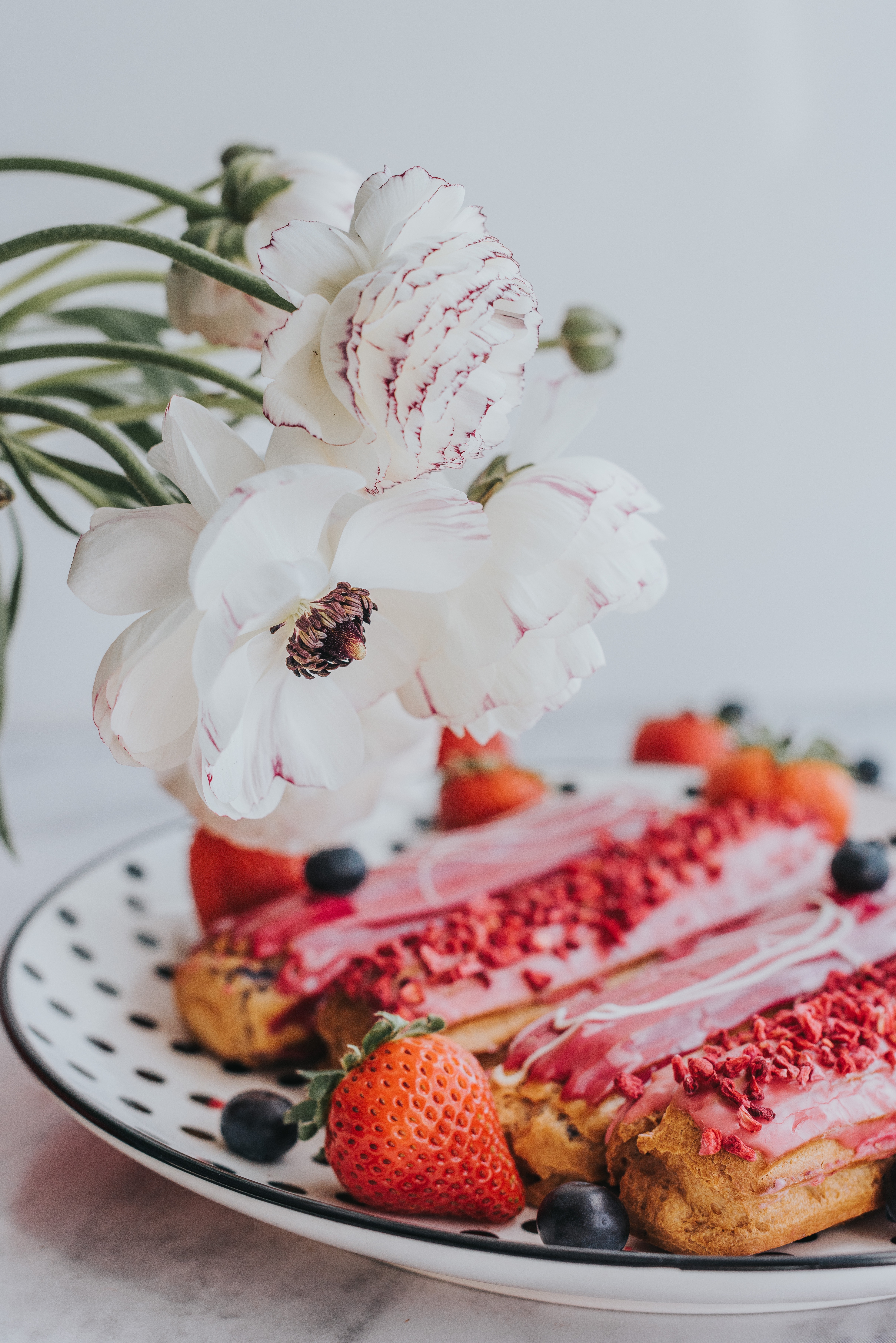 Download PC Wallpaper flowers, food, strawberry, desert, cake, sweet, cream
