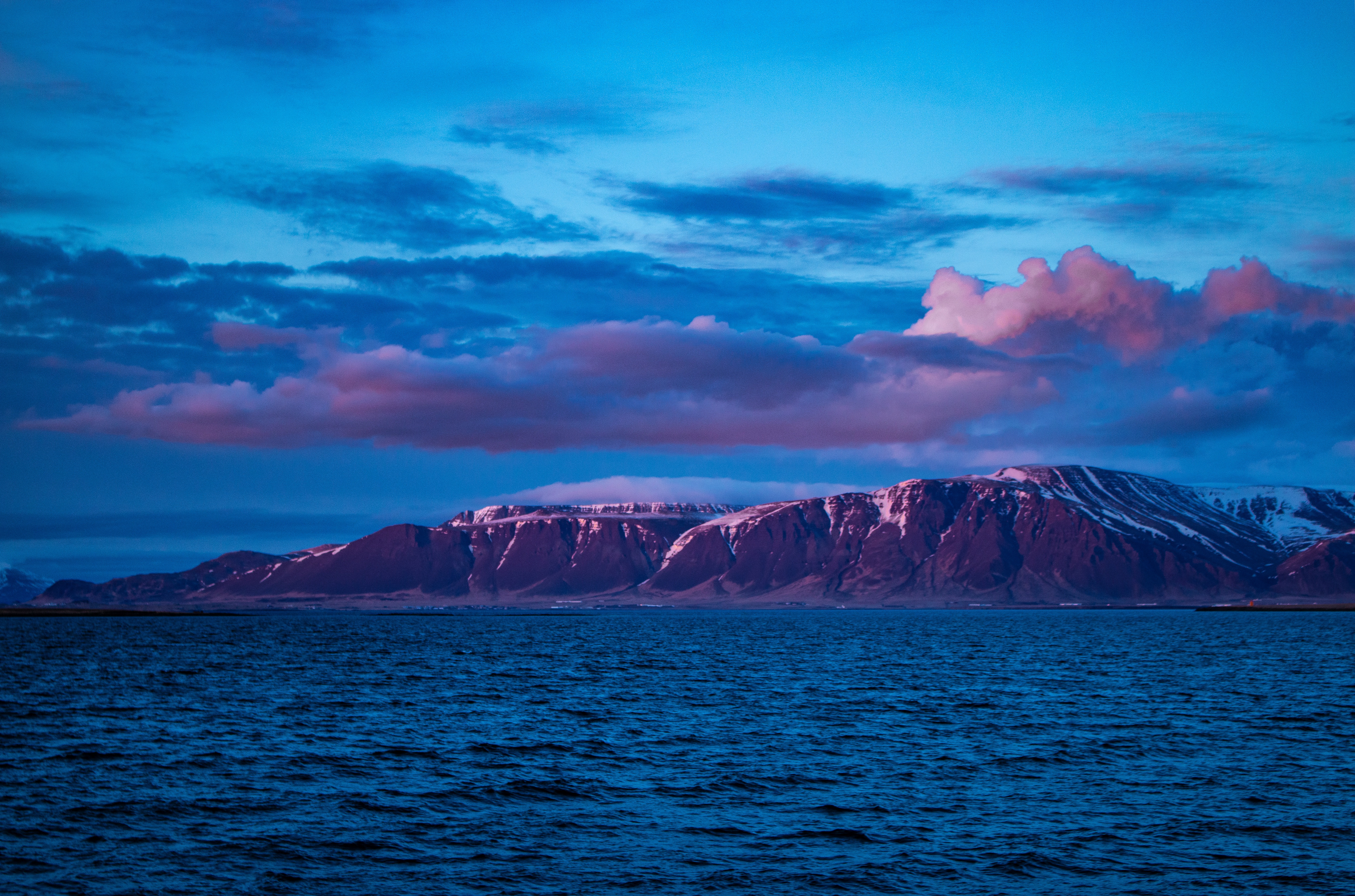 65522 завантажити шпалери ісландія, природа, море, хмари, фіолетовий, гора, пурпурний - заставки і картинки безкоштовно