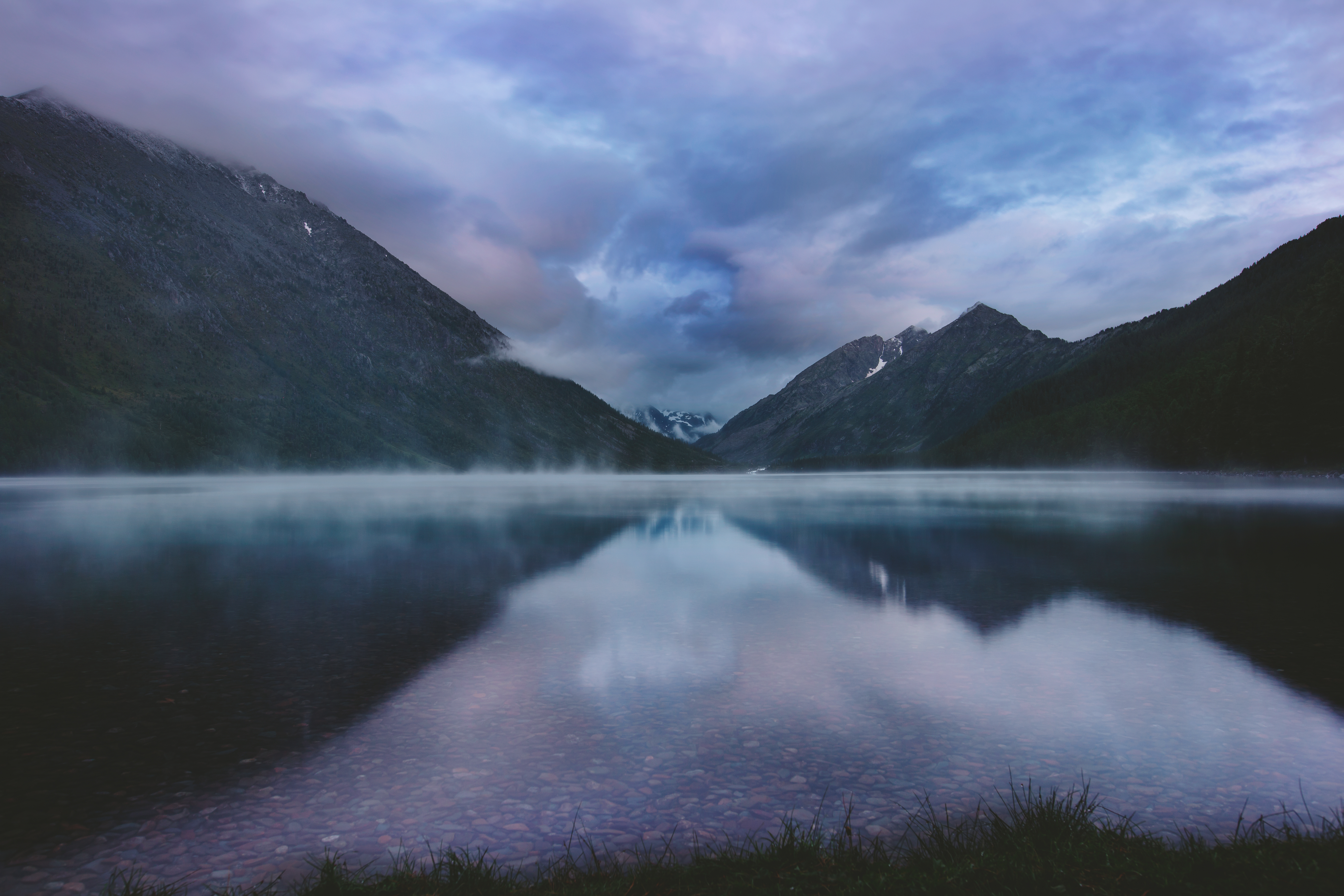 Téléchargez des papiers peints mobile Nature, Altaï, Nuages, Brouillard, Montagnes, Lac, Russie gratuitement.