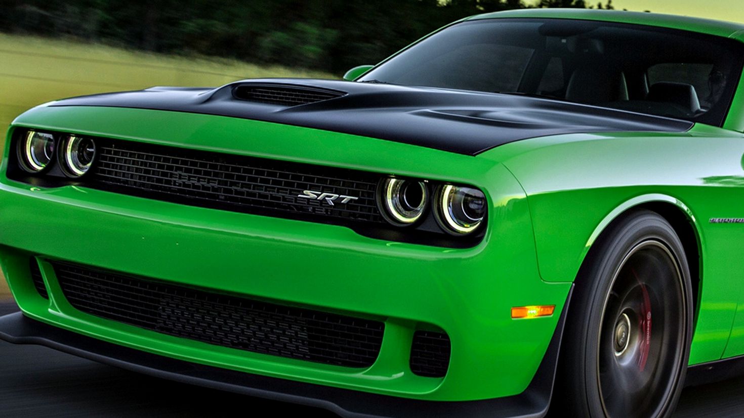 Додж Челленджер салатовый. Dodge Challenger srt Hellcat 2015. Dodge Challenger 2009.