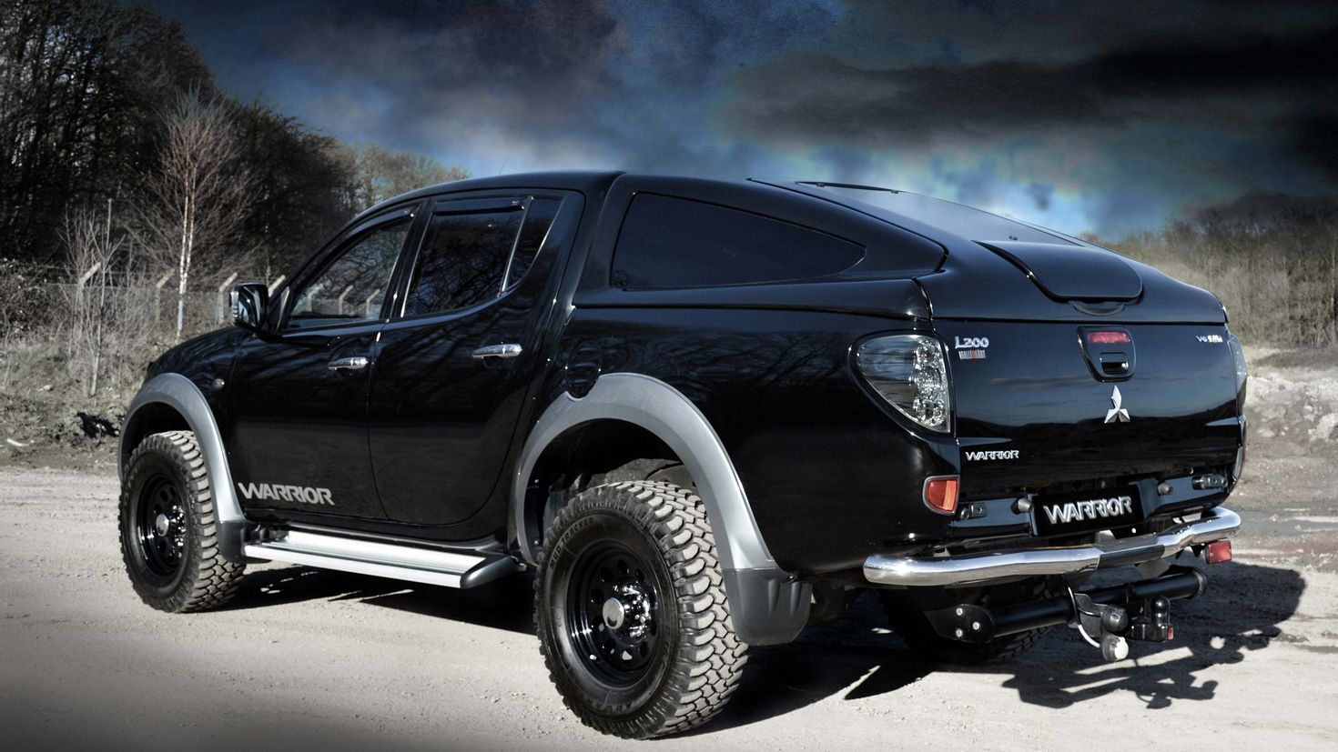 Mitsubishi l200 Black