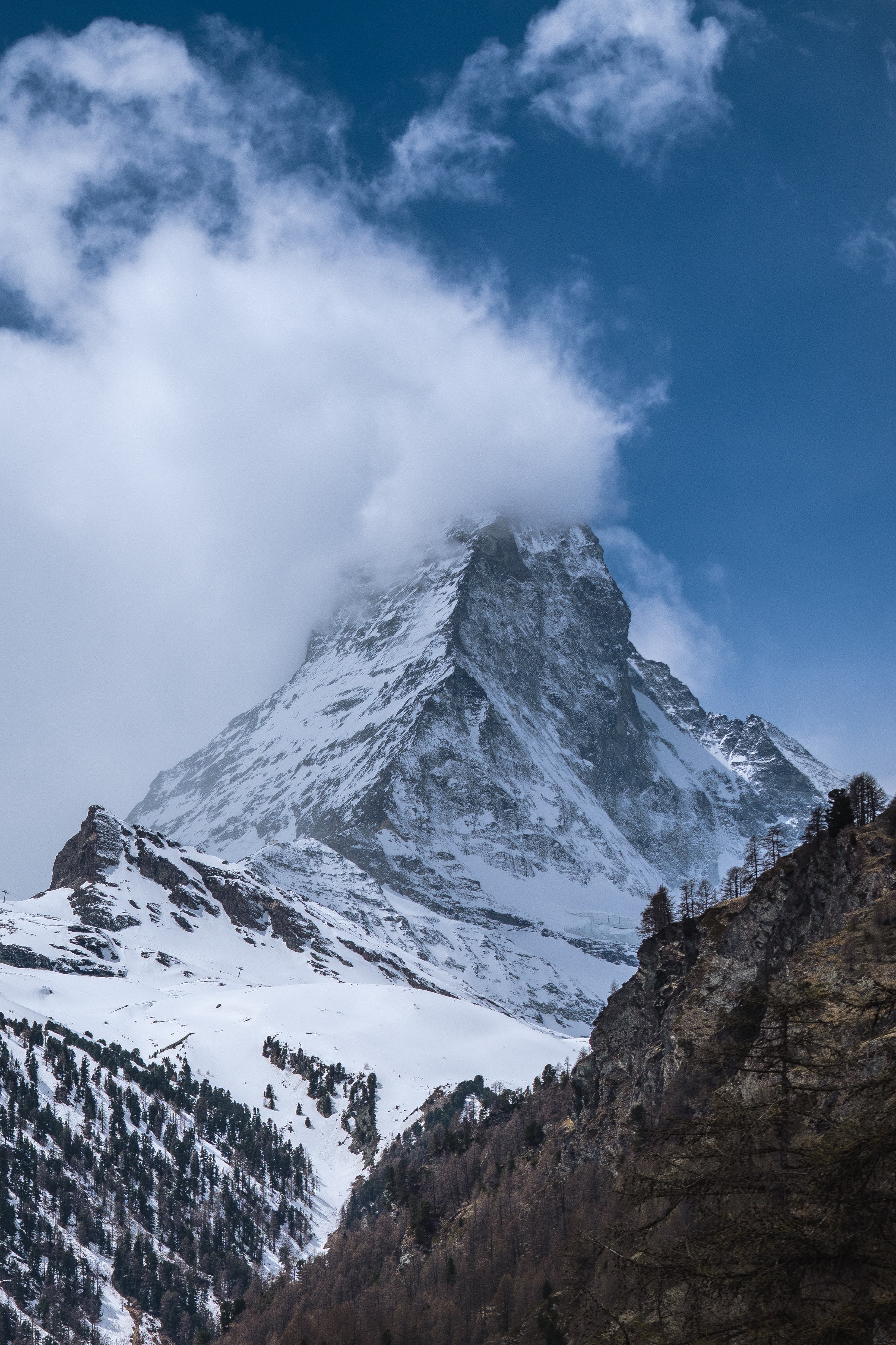 72379 скачать обои заснеженный, природа, облака, снег, скала, гора - заставки и картинки бесплатно