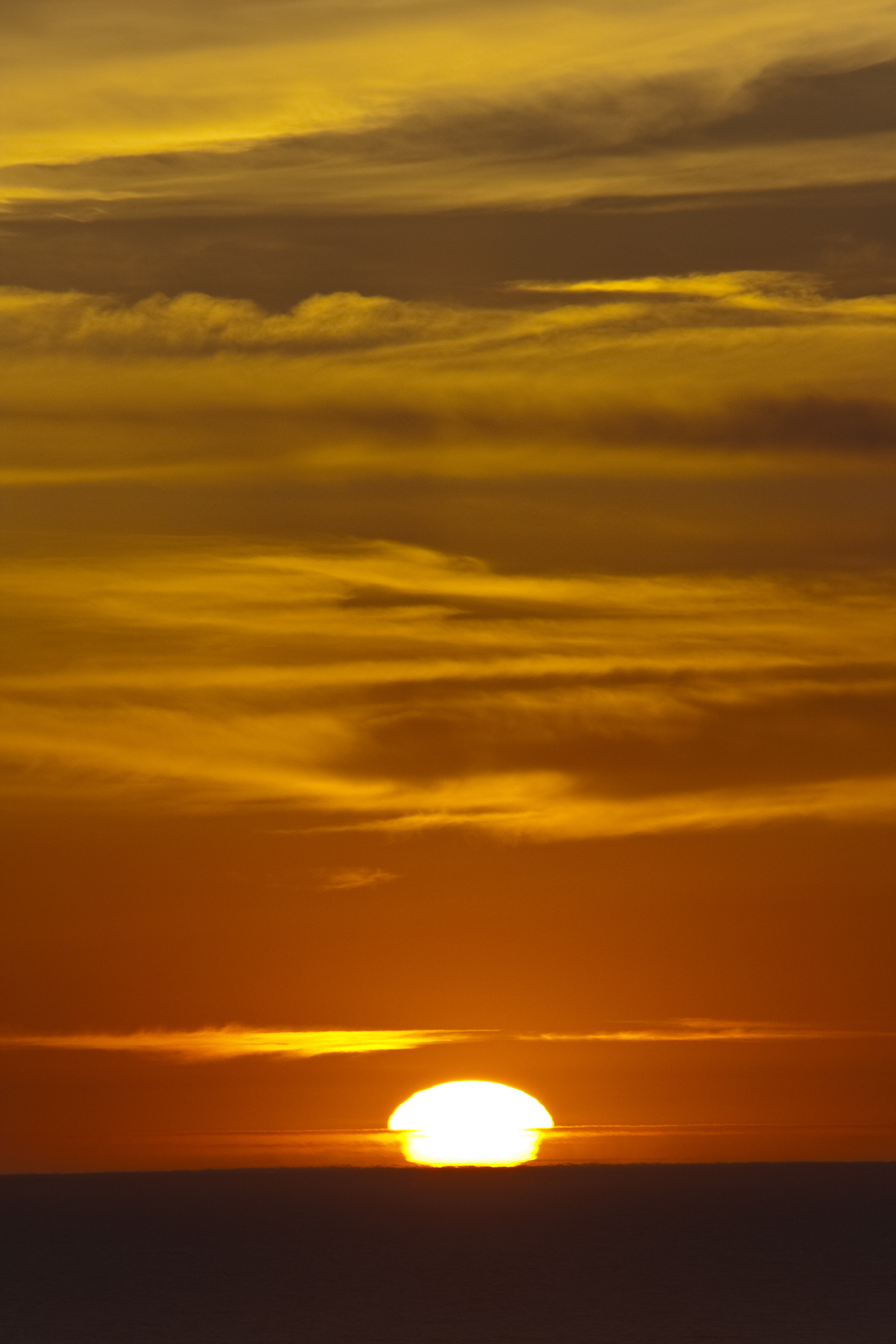 Download mobile wallpaper Sky, Nature, Horizon, Sun, Sunset for free.