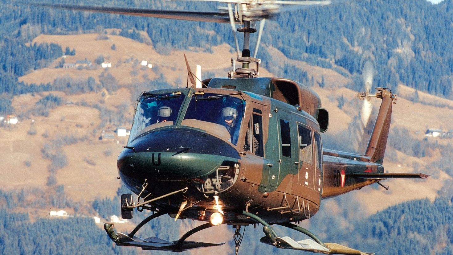 Вертолет картинки. Bell 212 вертолет. Вертолет агуста-170. Вертопёс. Вертолеты США гражданские.