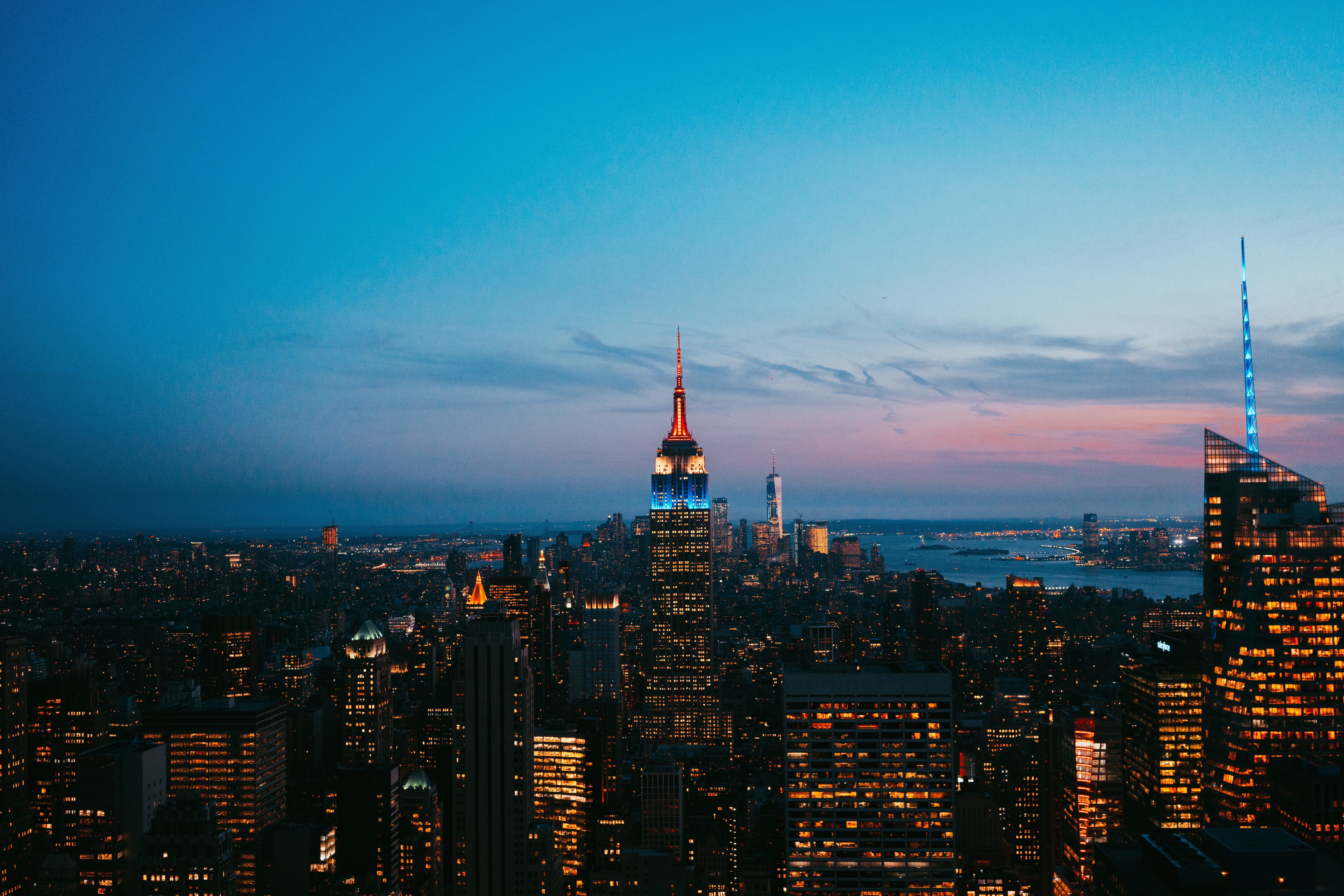 136270 descargar imagen nueva york, ee uu, ciudades, rascacielos, ciudad de noche, ciudad nocturna, estados unidos: fondos de pantalla y protectores de pantalla gratis