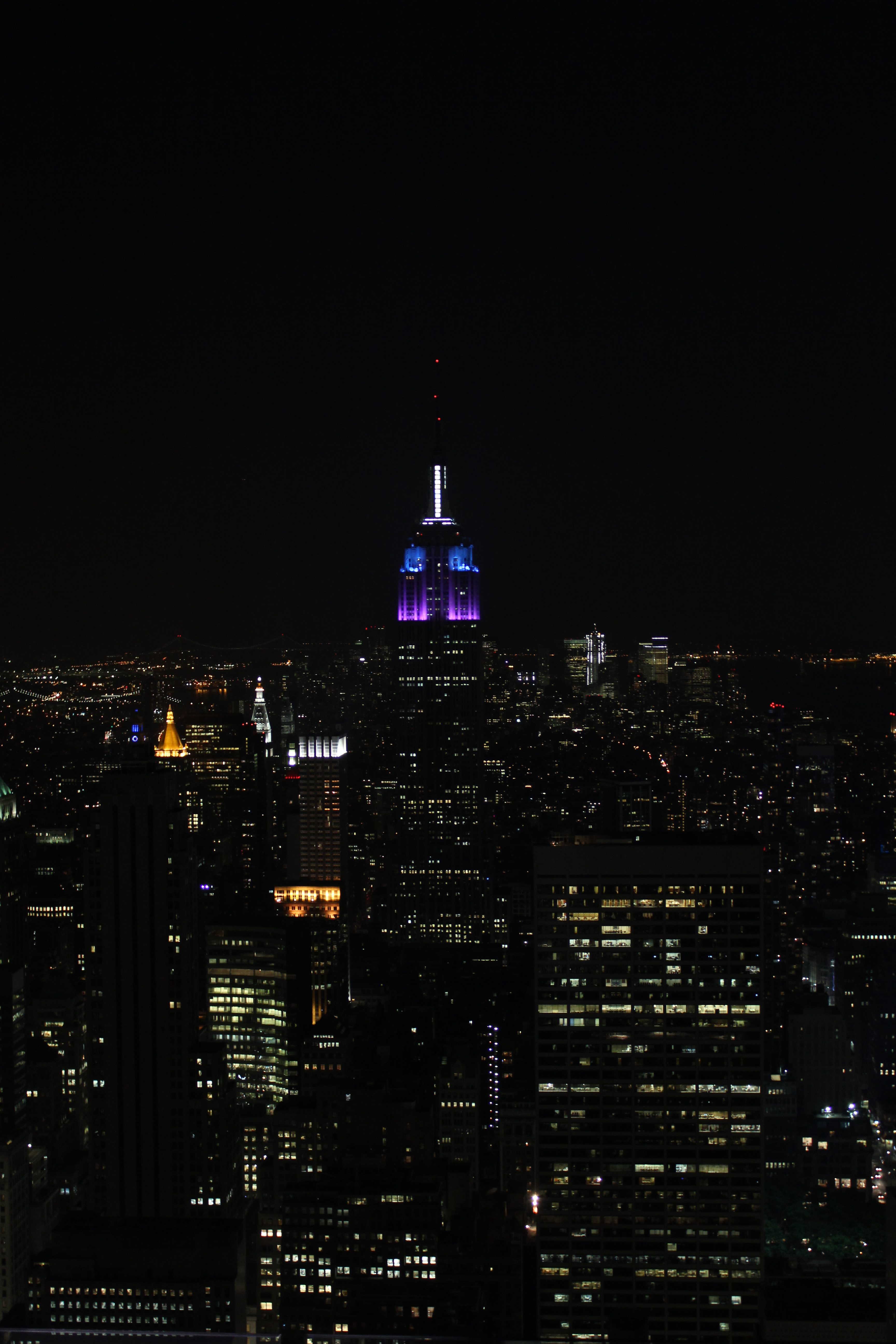 116152 baixar papel de parede prédio, edifício, vista de cima, ver de cima, escuro, cidade noturna, paisagem urbana, cityscape, nova york, nova iorque - protetores de tela e imagens gratuitamente