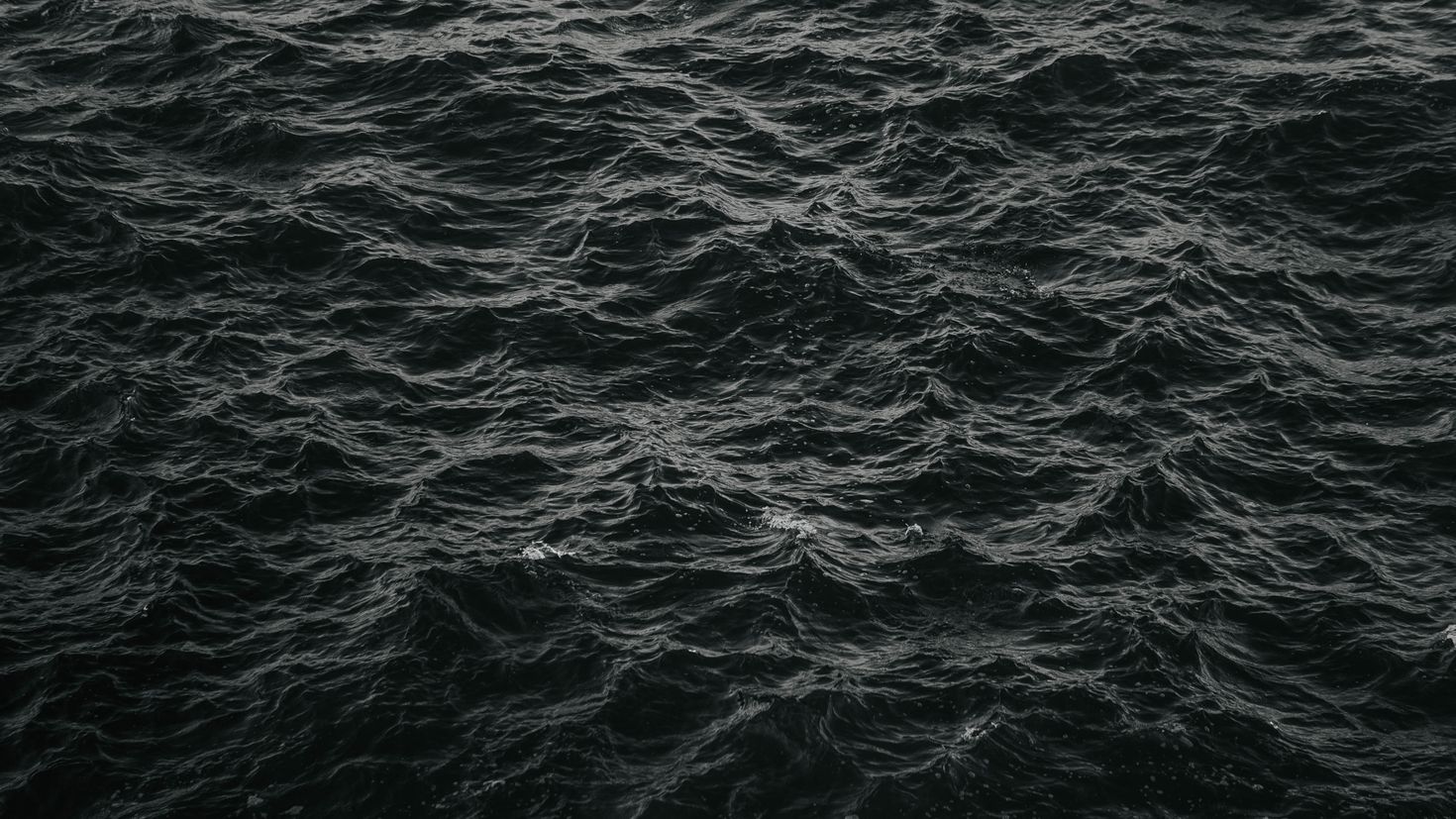 Текст черные волны. Темные воды. Темное море сверху. Фон море. Текстура воды.