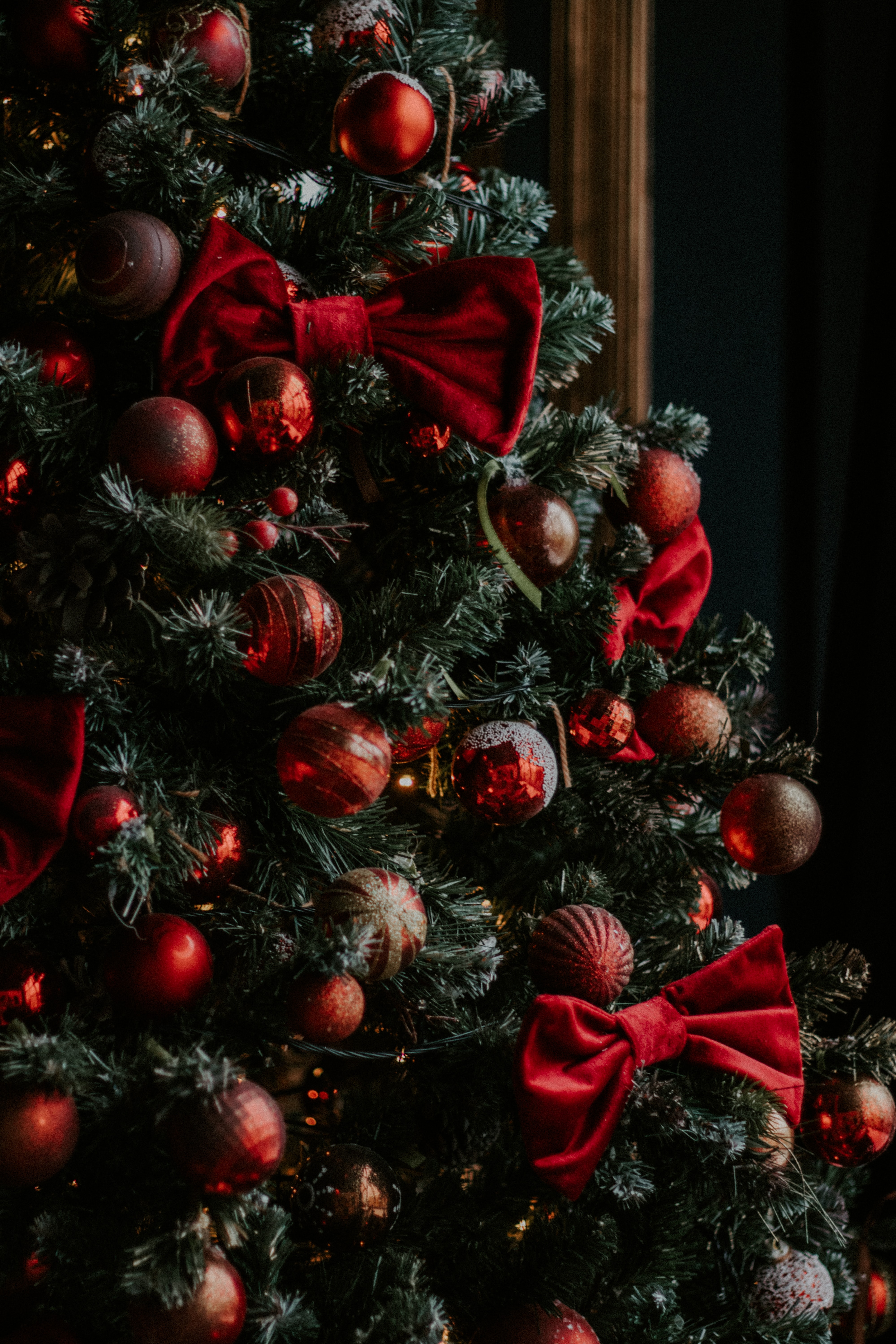 christmas, christmas tree, garlands, new year, balls, holidays, decorations, garland, bows
