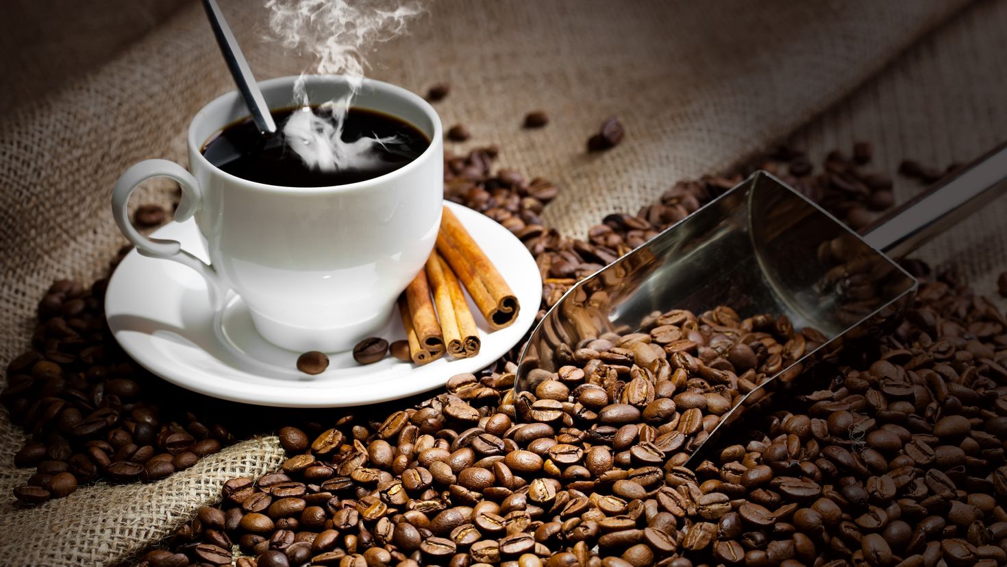 Coffee is hottest. Чашка кофе. Кофе зёрна и чашечка. Горячий кофе. Кружка ароматного кофе.