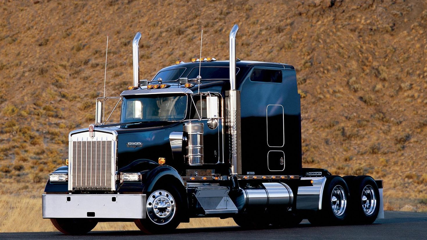 Обои грузовики. Грузовики Kenworth w900. Американский грузовик Кенворт. Kenworth w900l 2021. Kenworth w900 Black.